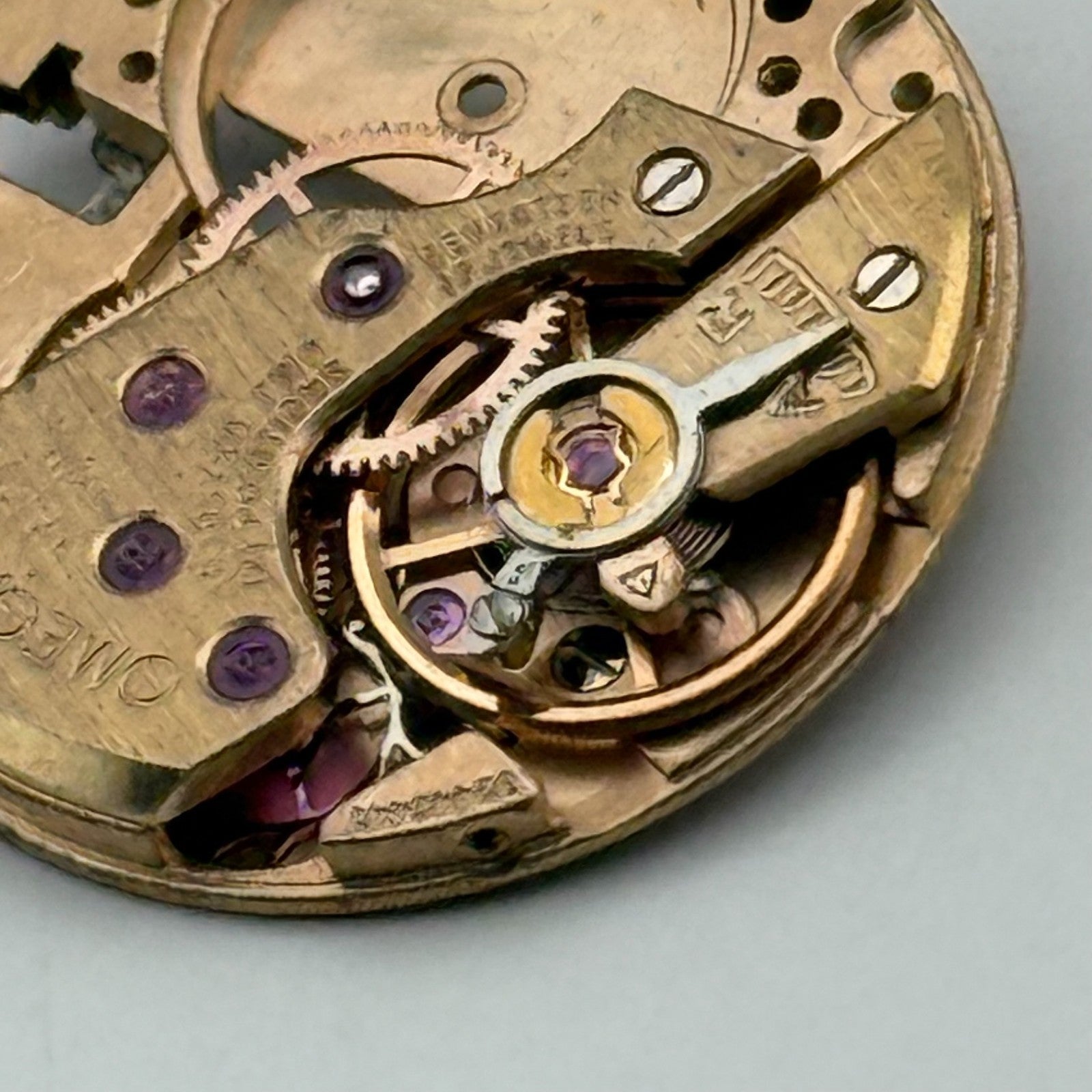 Omega Ladies 17 Jewels Watch Movement Vintage Swiss Parts Repair 17.9mm