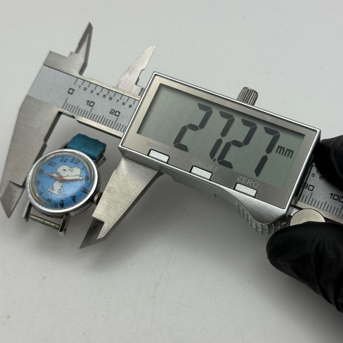 25mm Vintage Blue Timex Snoopy 1958 United Feature Syndicate INC Watch FOR PARTS