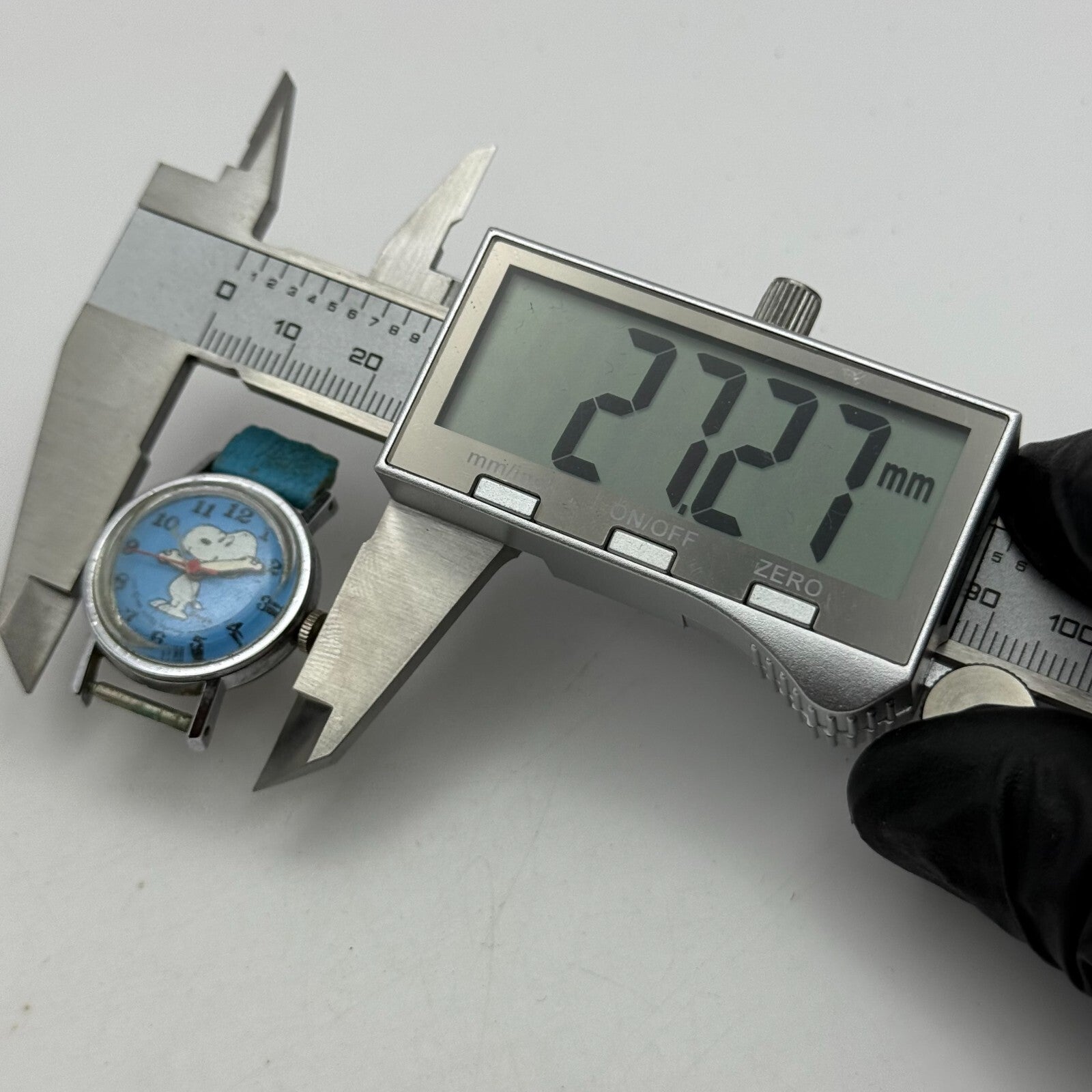 25mm Vintage Blue Timex Snoopy 1958 United Feature Syndicate INC Watch FOR PARTS