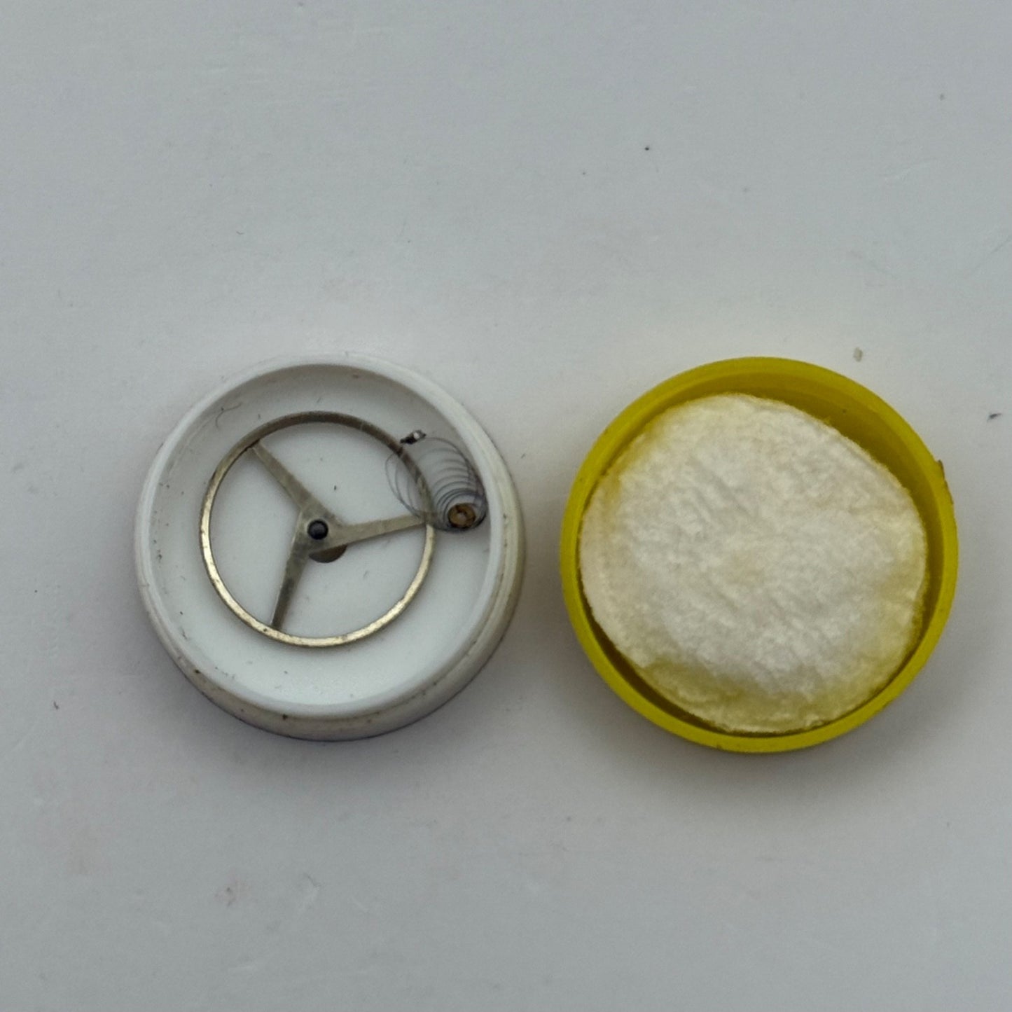 EB 1297 Balance Complete 5 1/4''' Renata 117 Watch Movement Parts Vintage DAMAGE