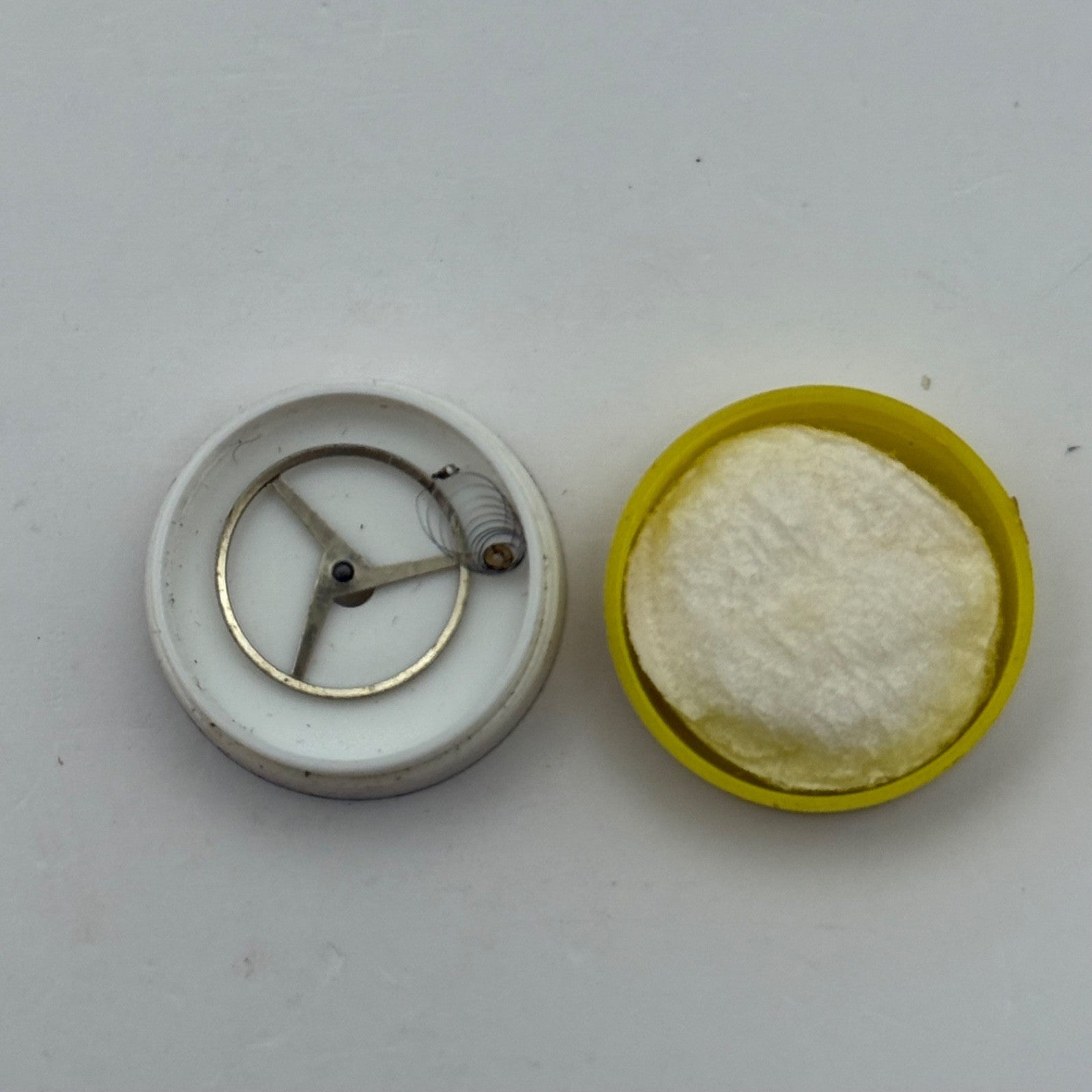 EB 1297 Balance Complete 5 1/4''' Renata 117 Watch Movement Parts Vintage DAMAGE