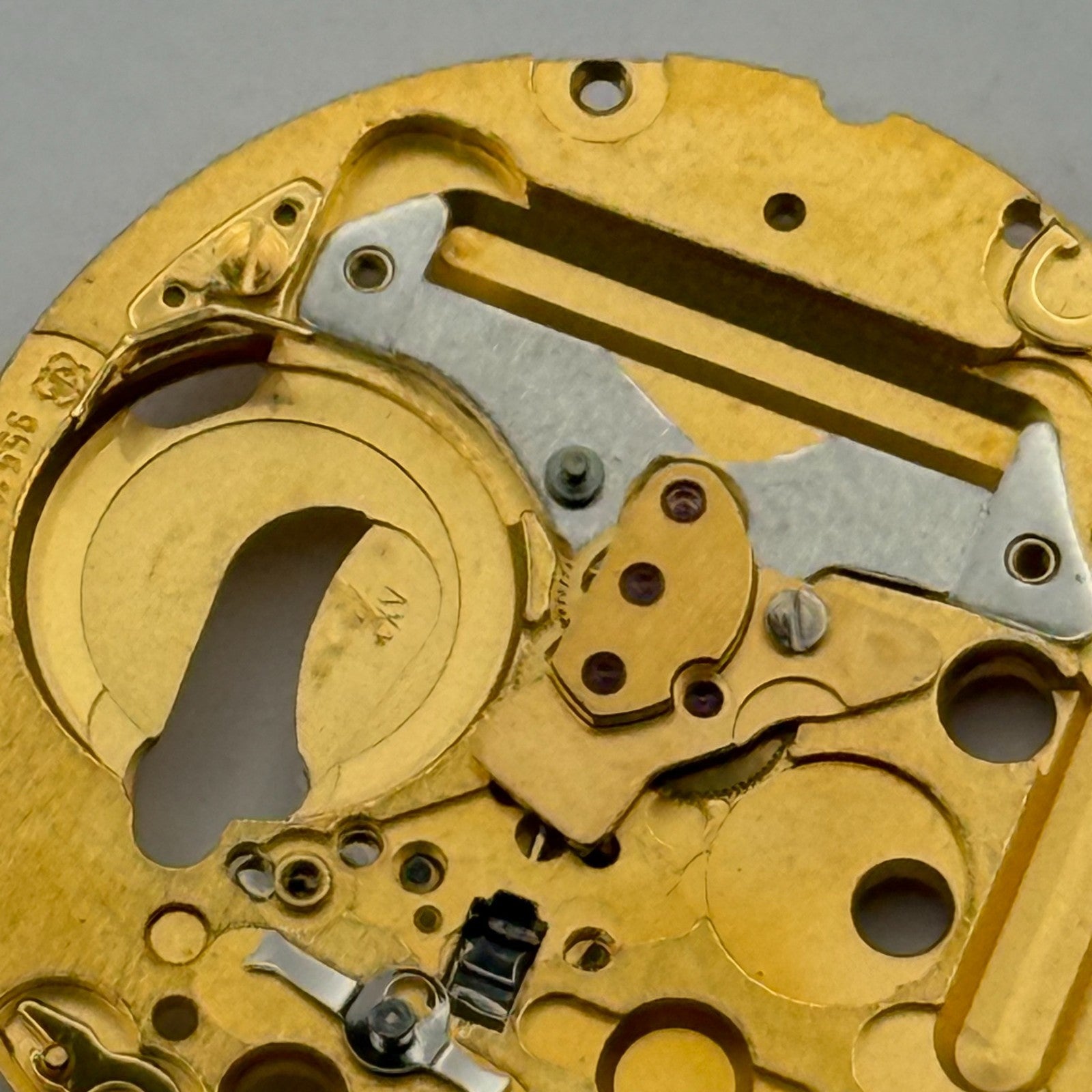 ETA 955.112 Quartz Watch Movement 7 Jewels Swiss Vintage Parts Repair 26.1mm