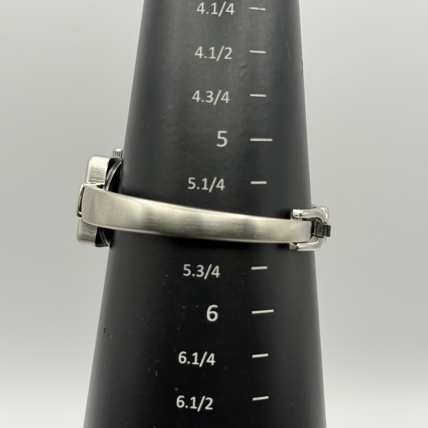 Oasis Ladies Quartz Watch B95 Silver Tone Bracelet Working 20mm 5.5 Inches