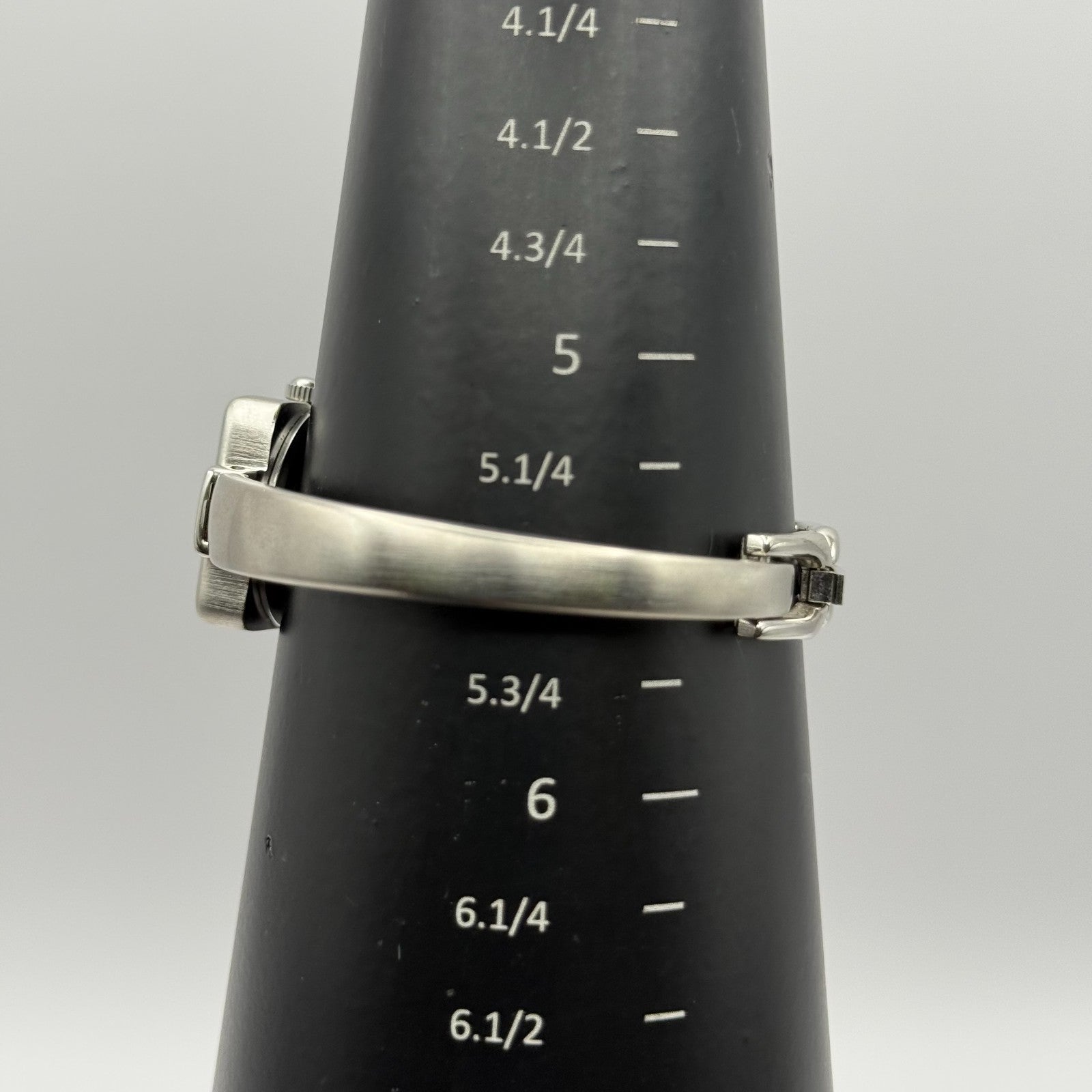 Oasis Ladies Quartz Watch B95 Silver Tone Bracelet Working 20mm 5.5 Inches