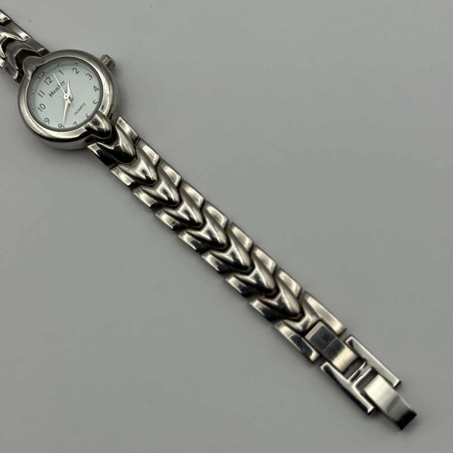 Henley Ladies Quartz Watch White Dial Silver Tone Bracelet Japan Working 21mm