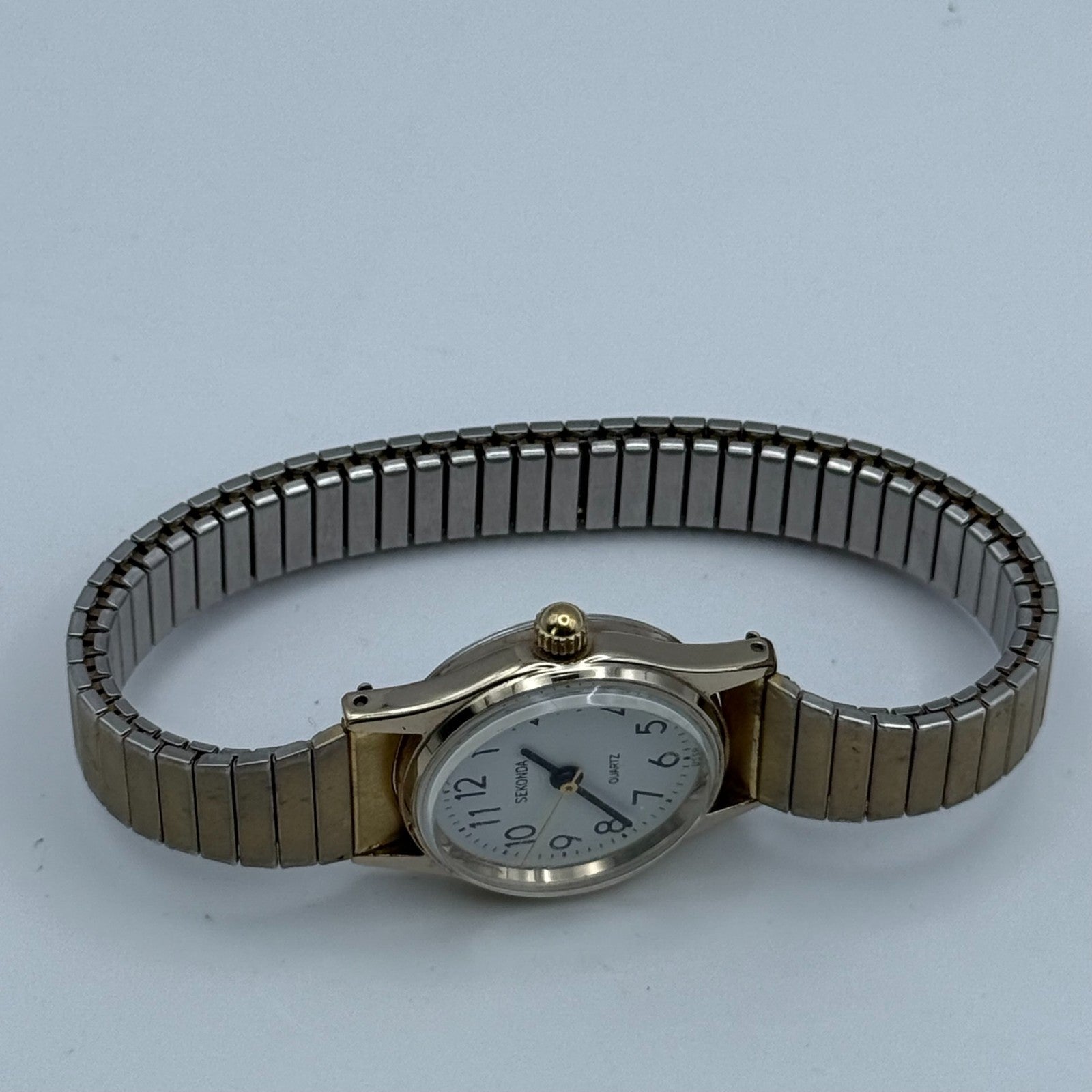 Sekonda USSR Ladies Quartz Watch White Dial Gold Tone Stretch Band Working 22mm