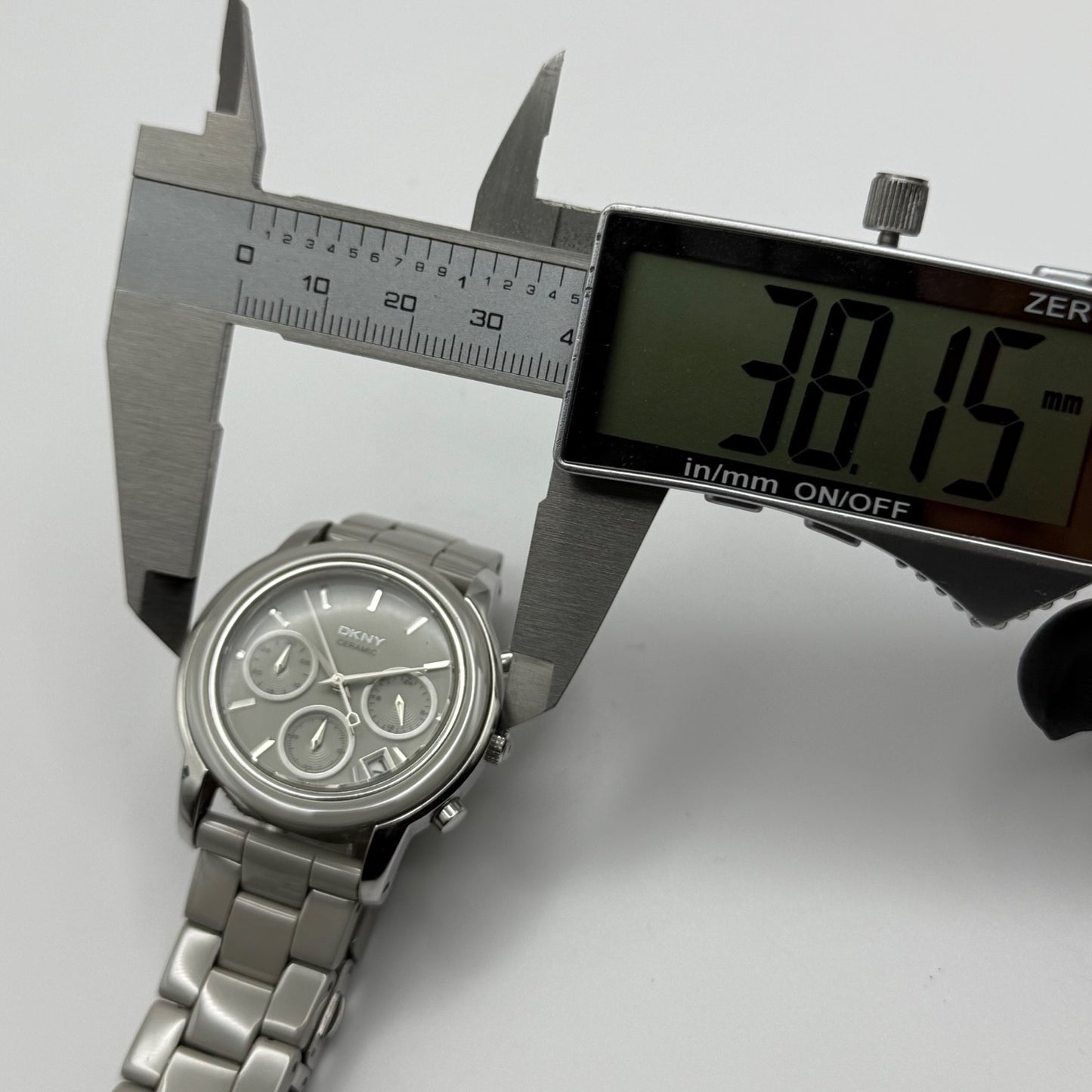 DKNY Ceramic Chronograph Watch Quartz Date Dial 38mm NY-8506 Bracelet Unisex