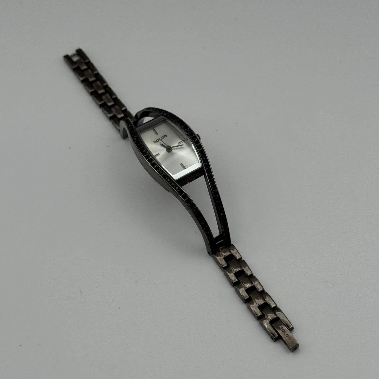 Solo Ladies Quartz Watch Silver Dial Crystal Accents Bracelet Working 20mm