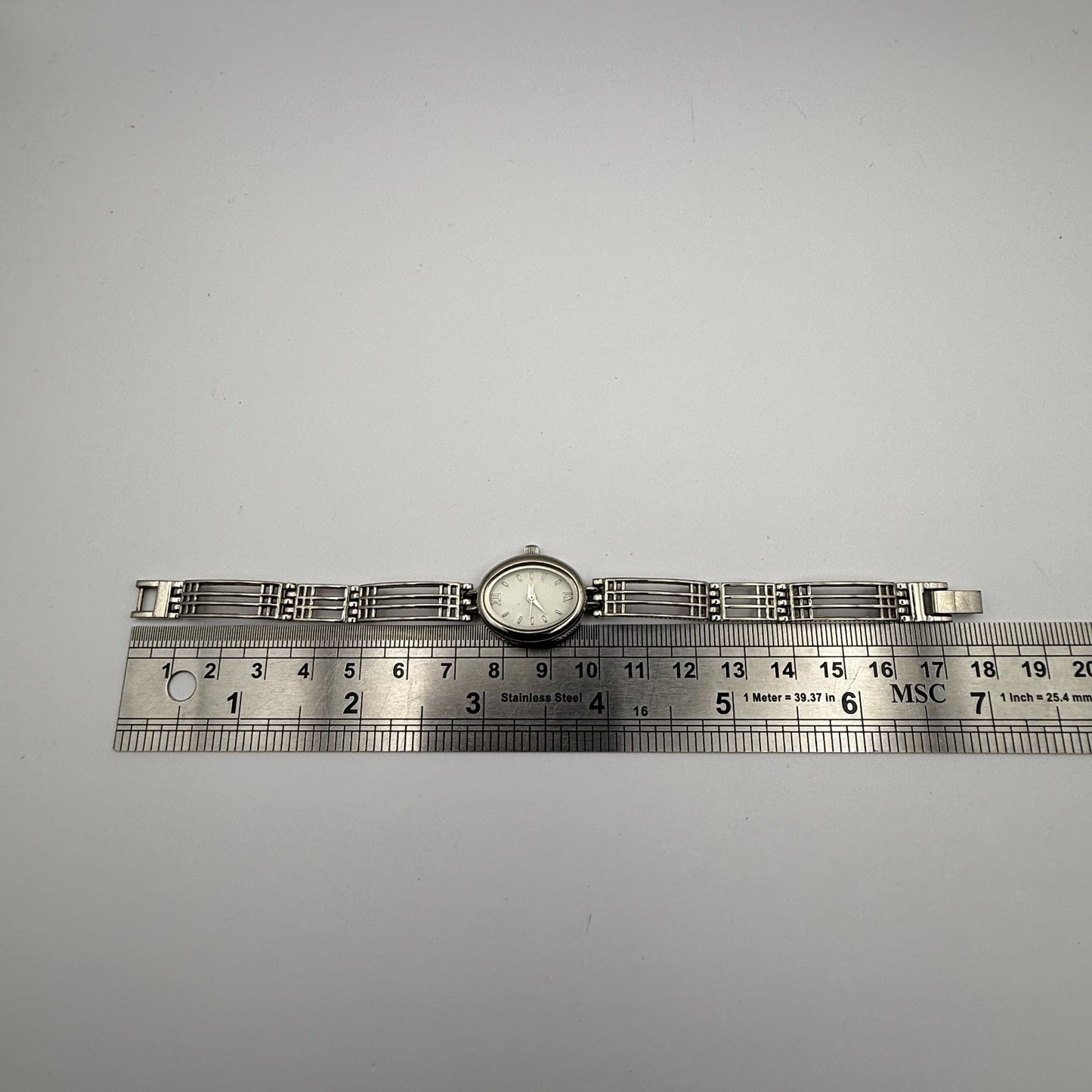 Ladies Quartz Watch Oval White Dial Silver Tone Bracelet Working 18mm 6 Inches