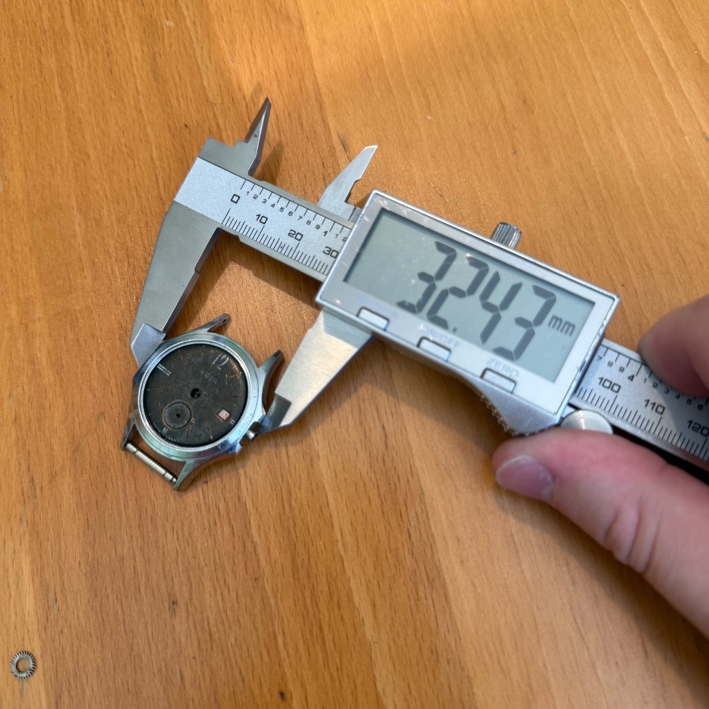 32mm Vintage Soviet USSR Cal 2605 Date Dial Manual Wind Watch PARTS / REPAIR