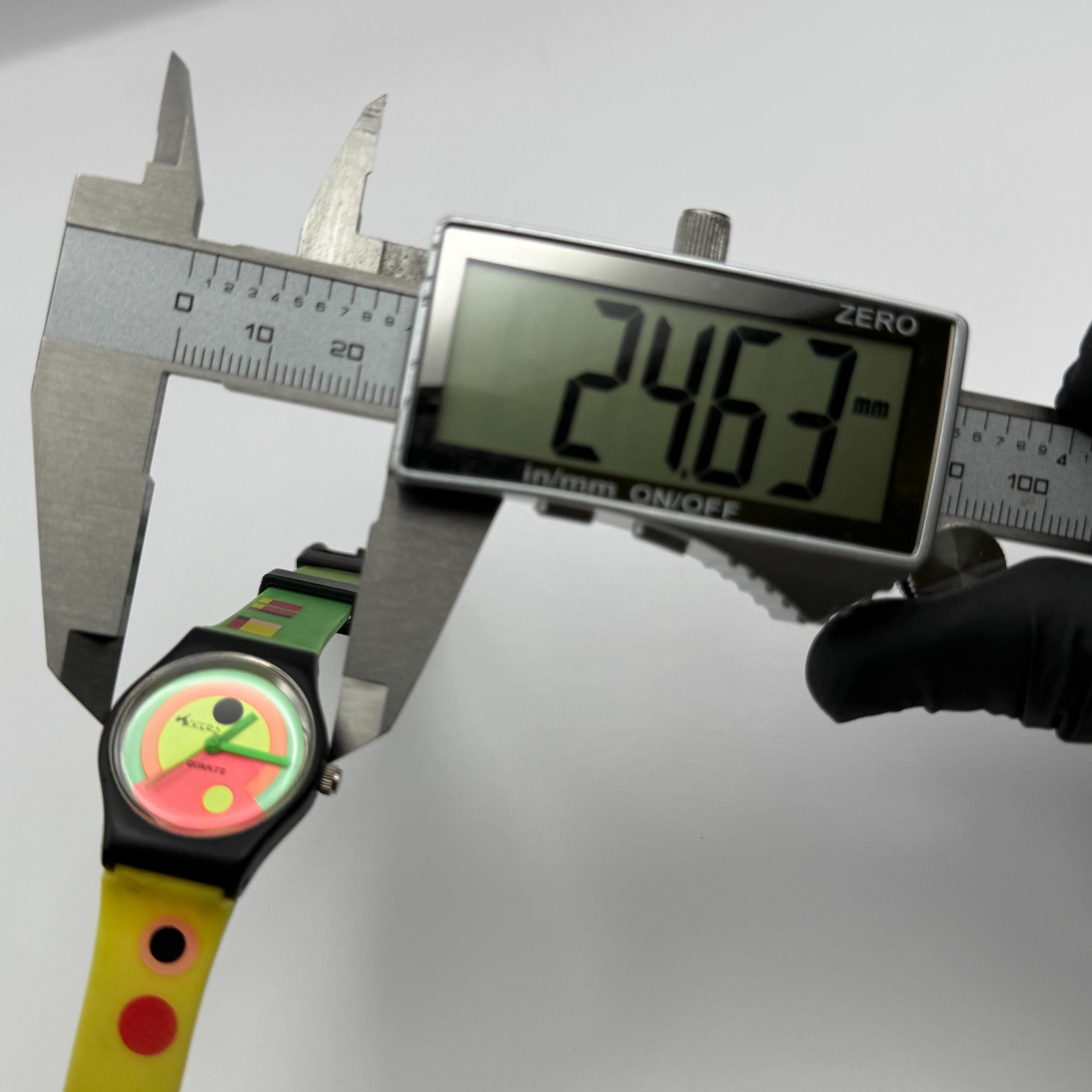 Tikkers Unisex Kids Quartz Watch Colorful Dial Green Yellow Strap Working 24mm