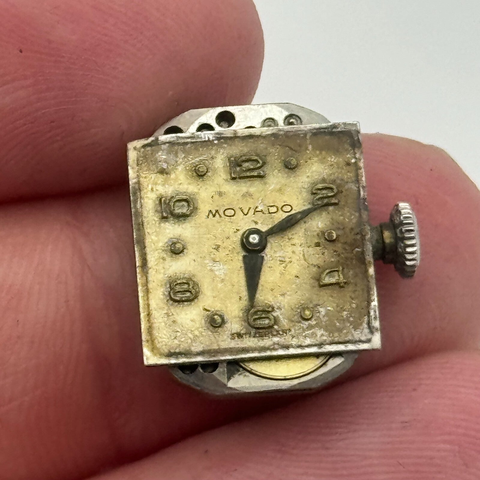 13.1mm Movado Ladies 575 Manual Wind Swiss Watch Movement Vintage RUNS FOR PARTS