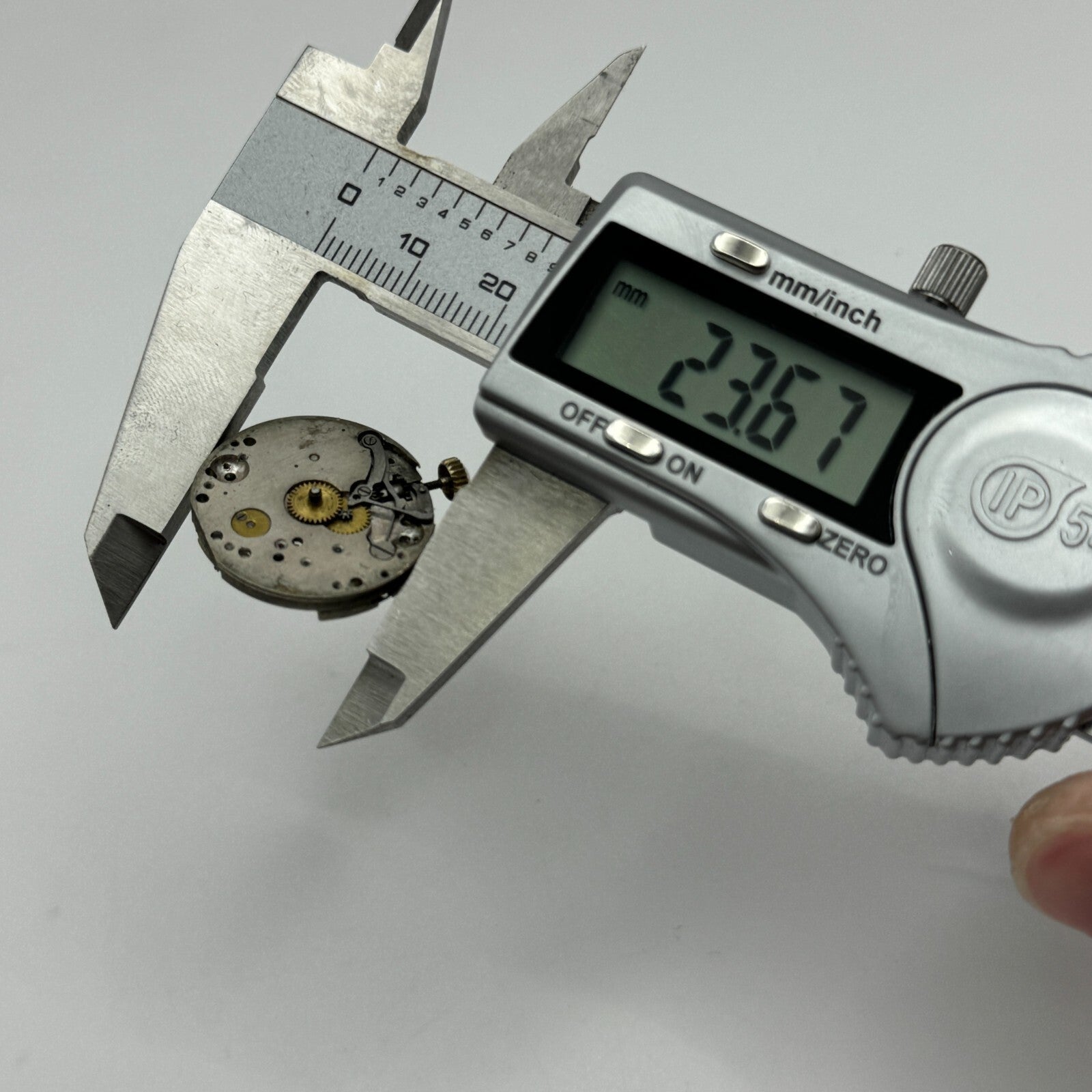 23.6mm Unidentified 15 Jewels Manual Wind Watch Movement Swiss Vintage PARTS