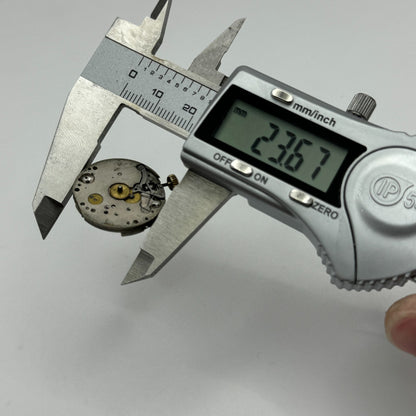 23.6mm Unidentified 15 Jewels Manual Wind Watch Movement Swiss Vintage PARTS