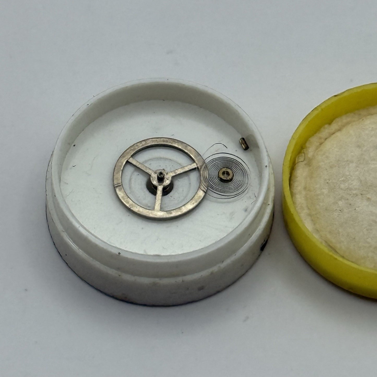 EB 1297 Balance Complete 5 1/4''' Renata 117 Watch Movement Parts Vintage NOS