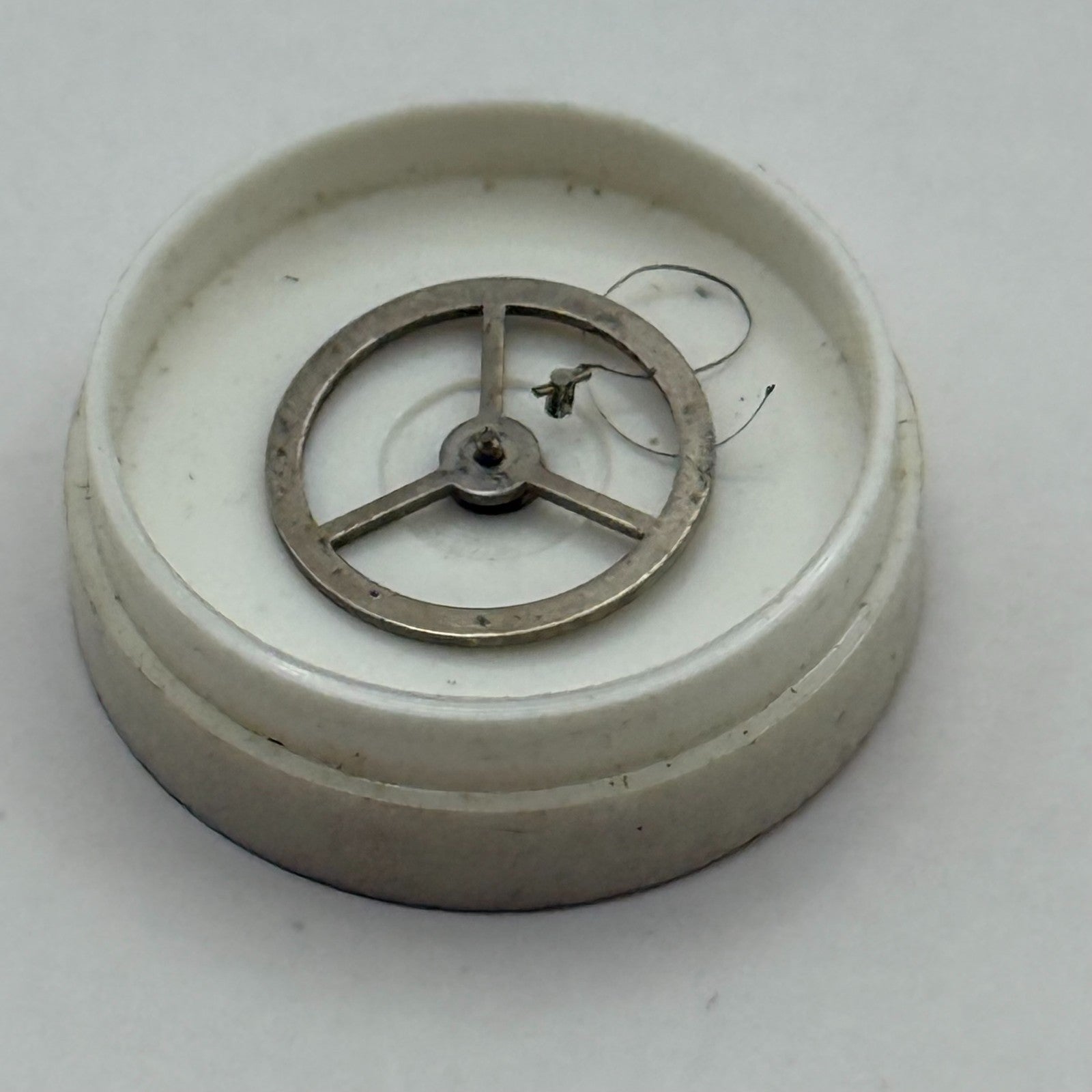 EB 1197 Balance Complete 10 1/2’’’ Renata Watch Movement Parts Vintage DAMAGED