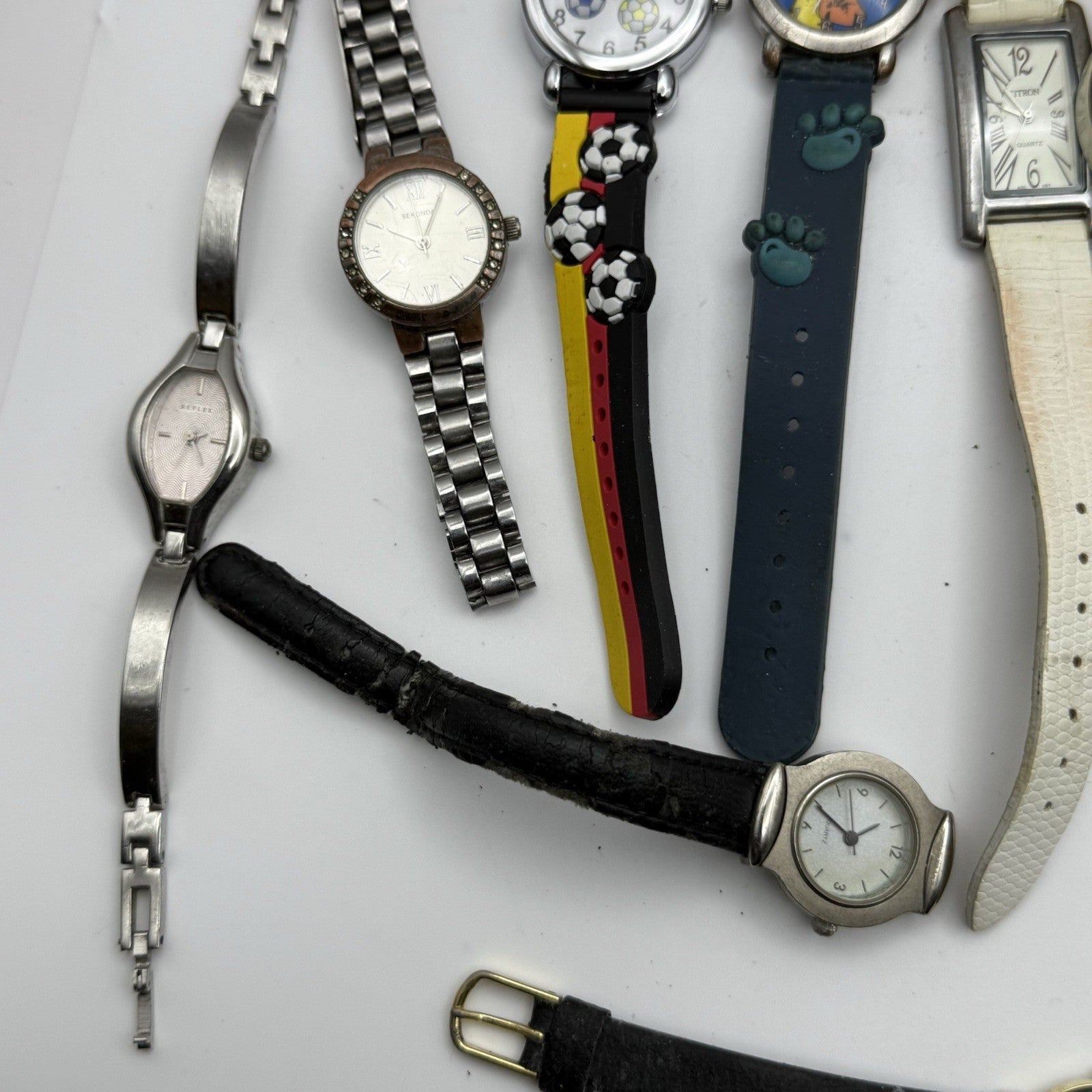 Bundle Of 16 Quartz Watches Modern / Vintage Untested Parts / Repair / Crafts