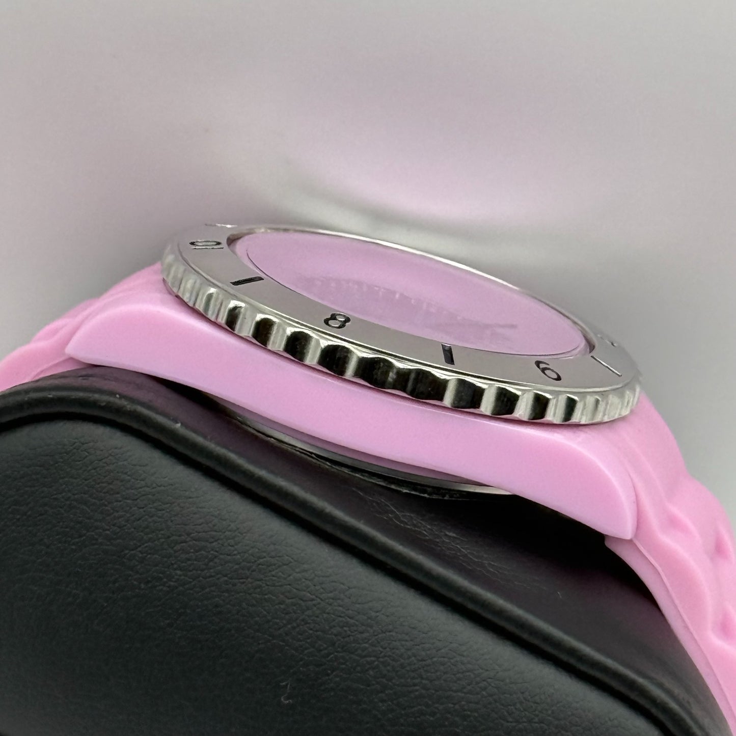 Gossip Ladies Quartz Watch Pink Dial Silver Tone Bezel Japan Working 39mm