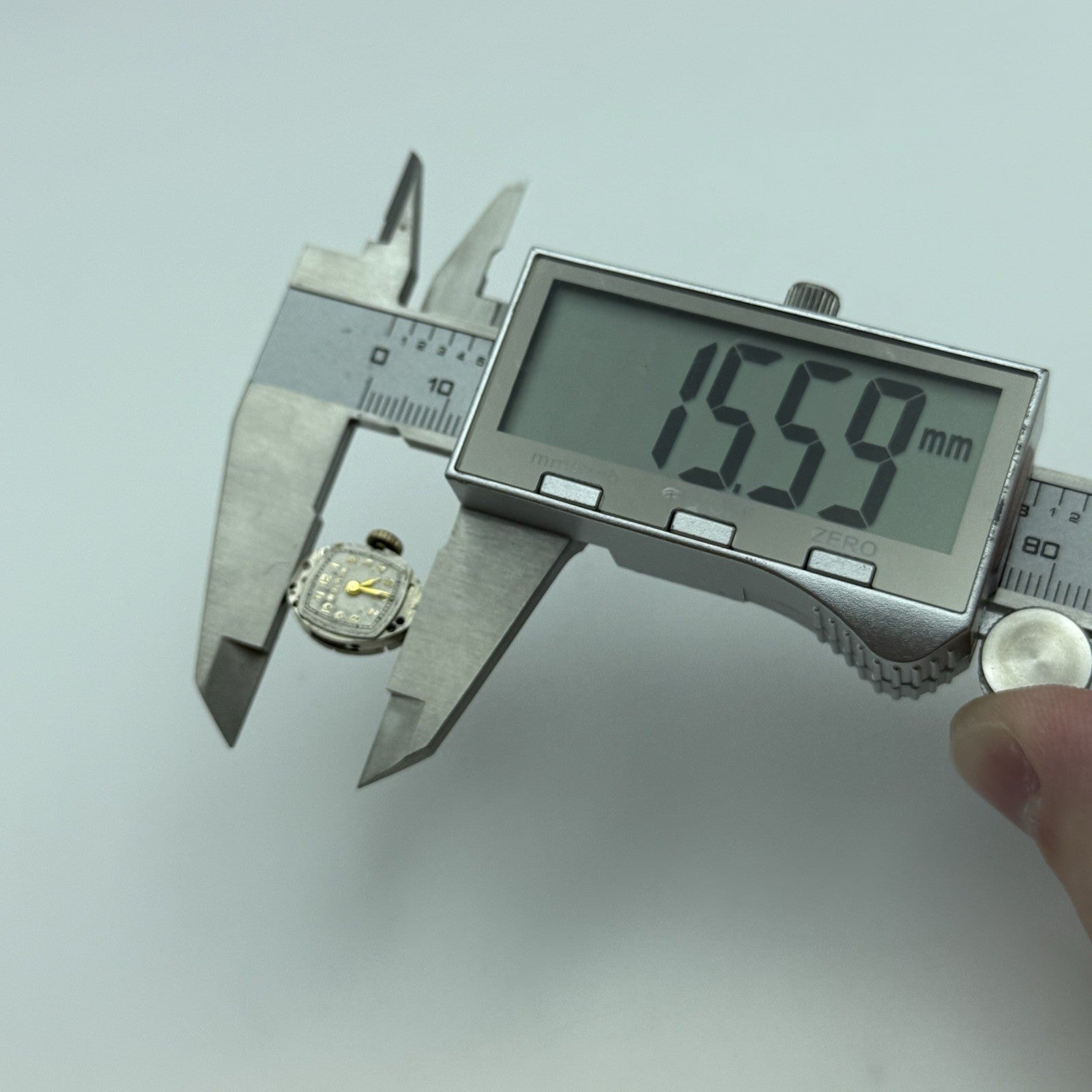 13.1mm Running Vintage Ladies Bulova 5AB Manual Wind Swiss Watch Movement PARTS