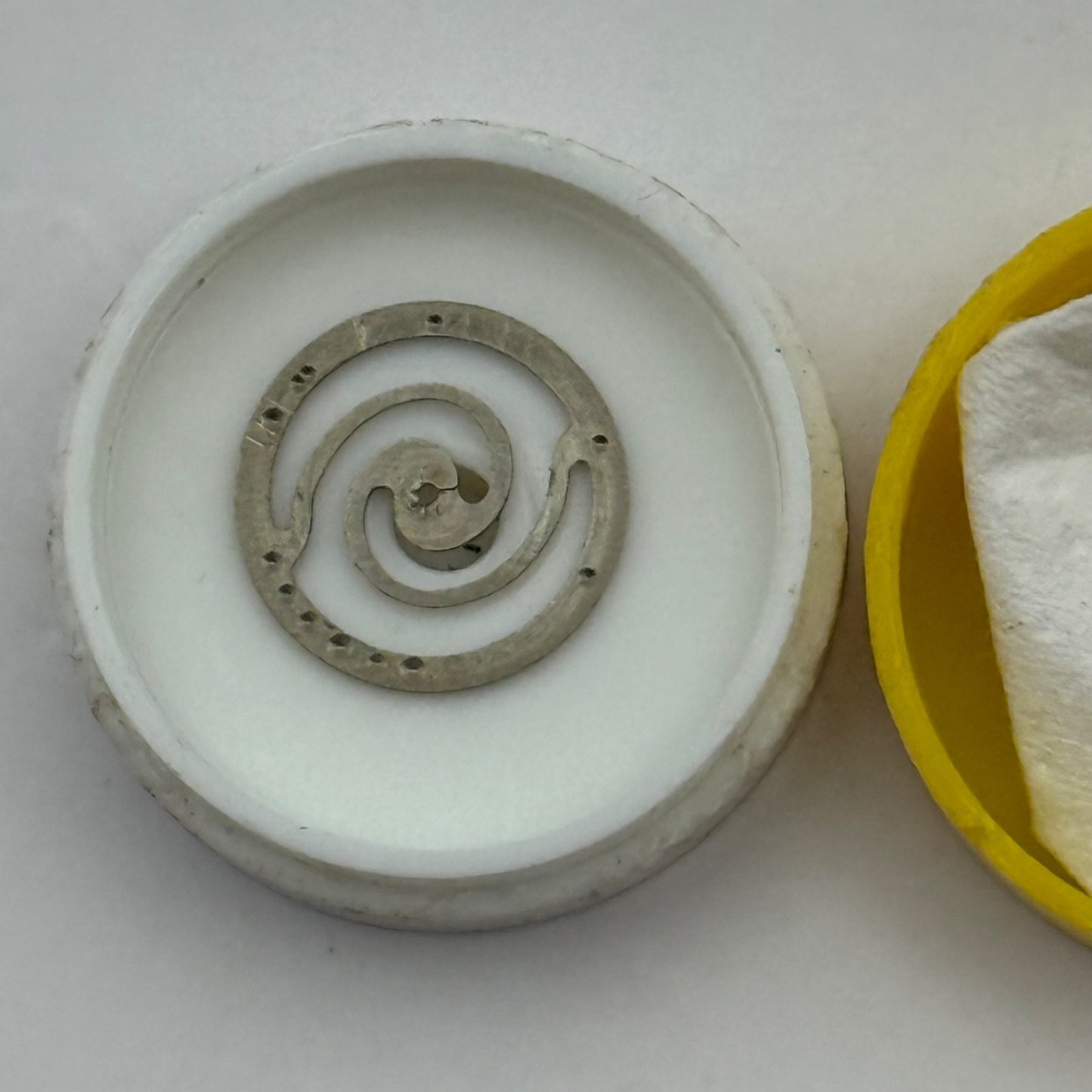 RL Rax 1013, 1237 Balance Wheel Complete And Spring 1679 M Watch Movement Parts 