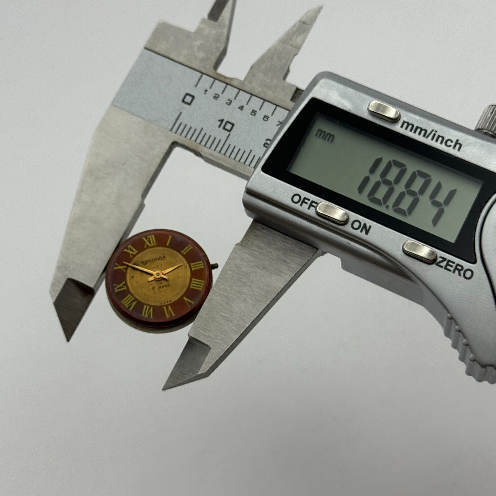 13.5mm Ladies Sekonda Cal 1601 Soviet Manual Wind Watch Movement Vintage PARTS