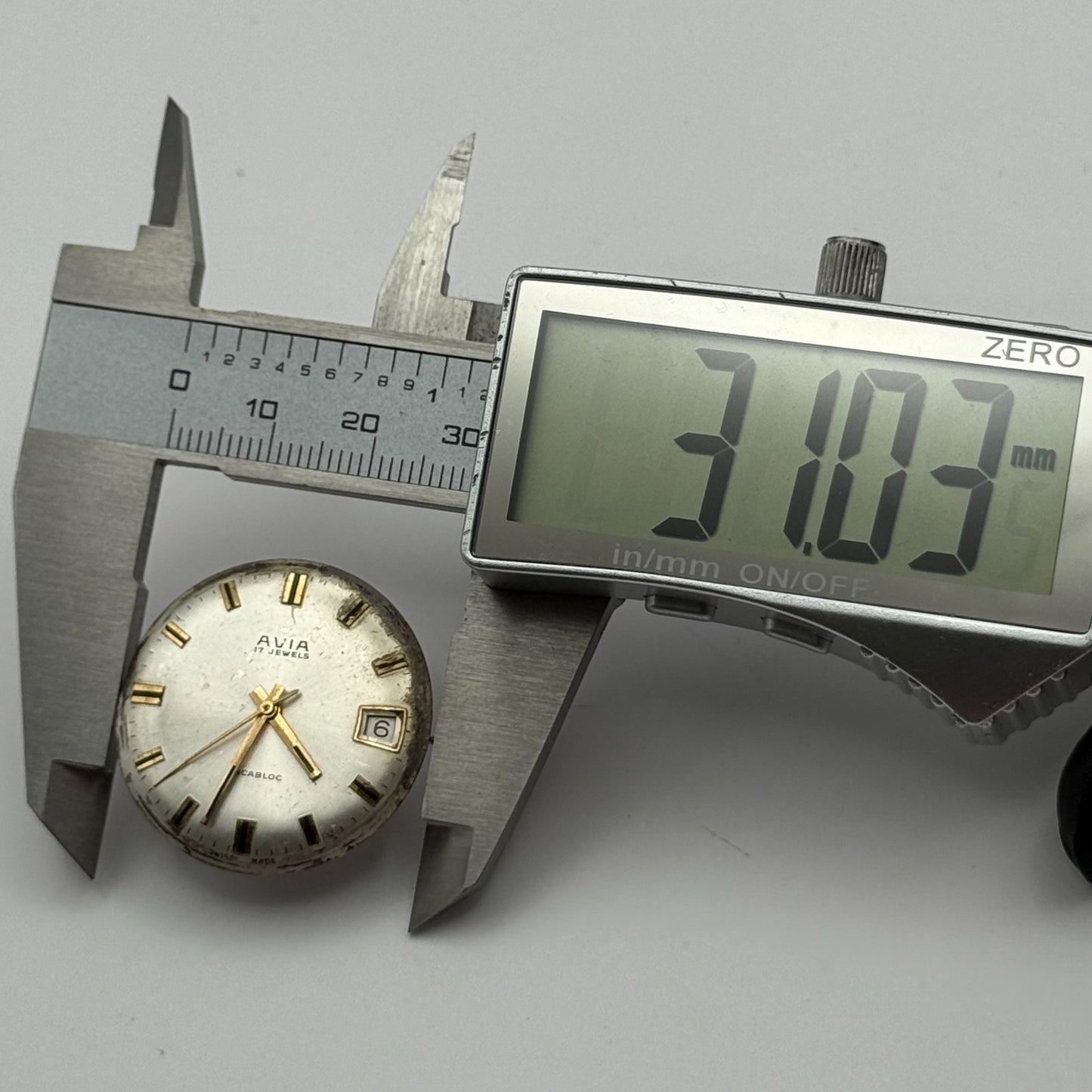 FHF ST 96-4 Watch Movement Avia Manual Wind Vintage Swiss Parts Repair 25.8mm