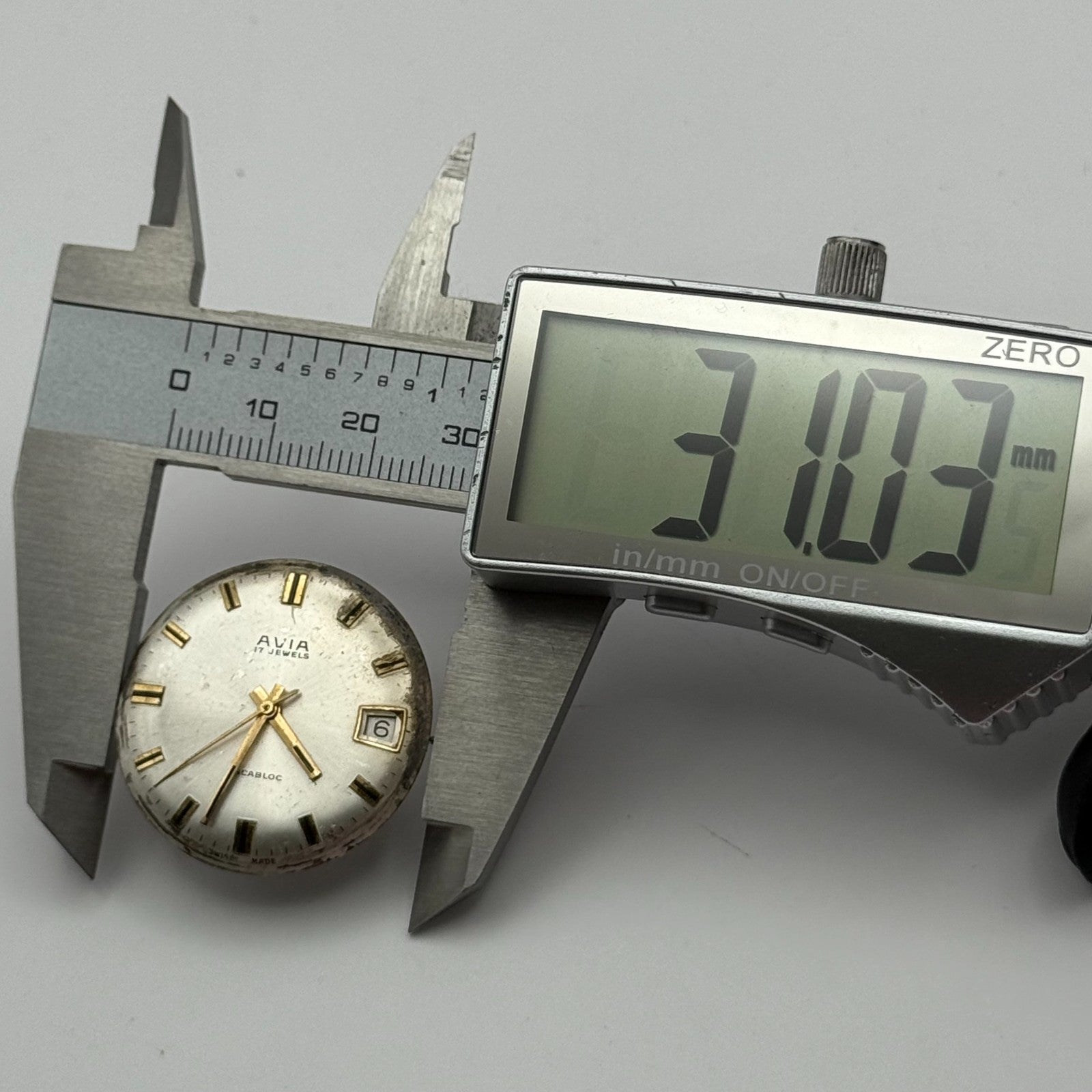 FHF ST 96-4 Watch Movement Avia Manual Wind Vintage Swiss Parts Repair 25.8mm