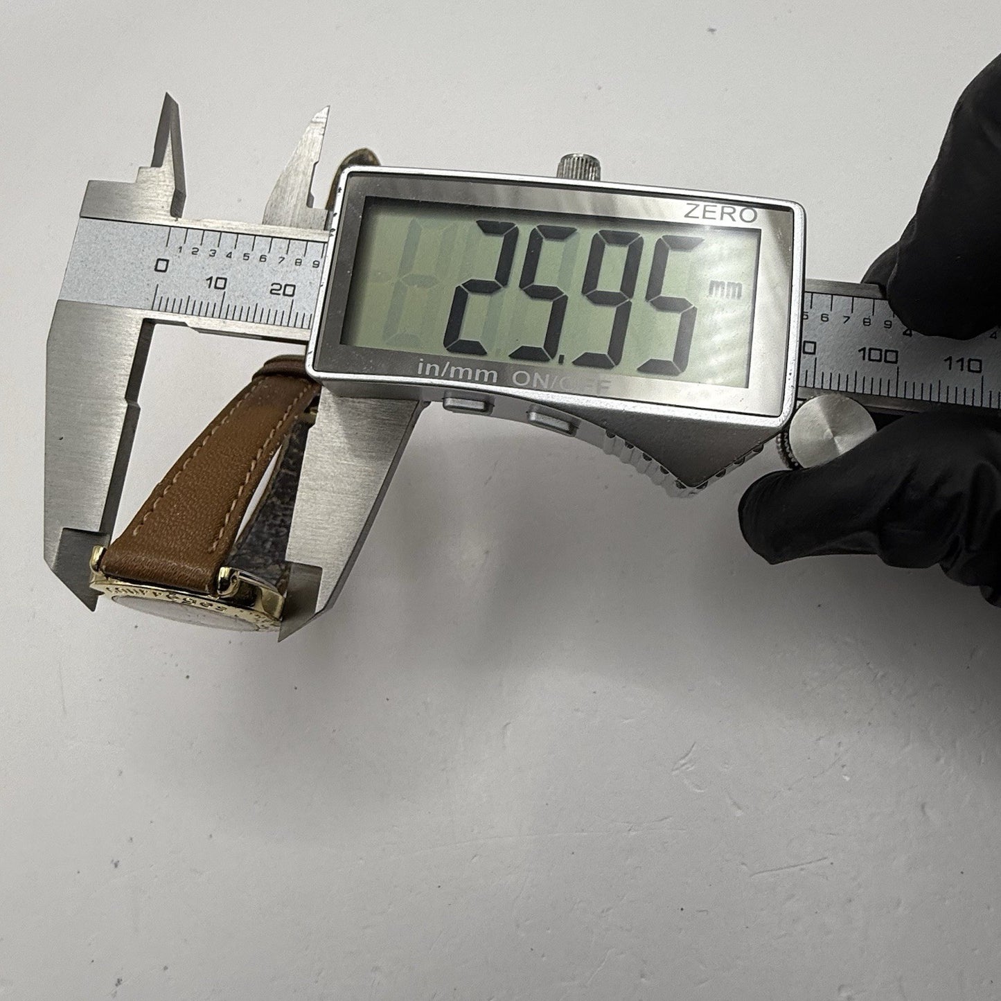 25mm Working Ladies Vintage Courreges Paris 4N01-0220 Gold Plated Quartz Watch