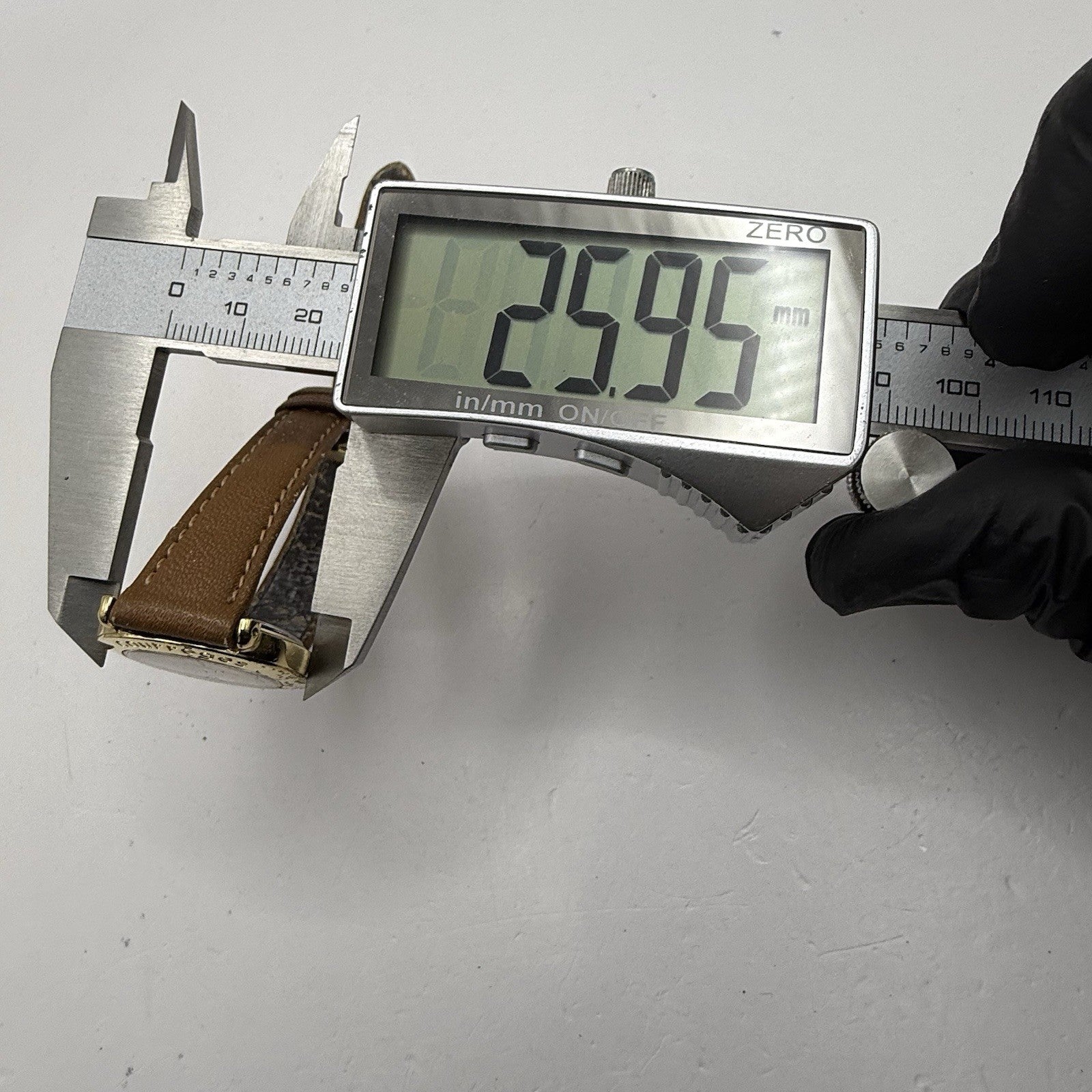 25mm Working Ladies Vintage Courreges Paris 4N01-0220 Gold Plated Quartz Watch