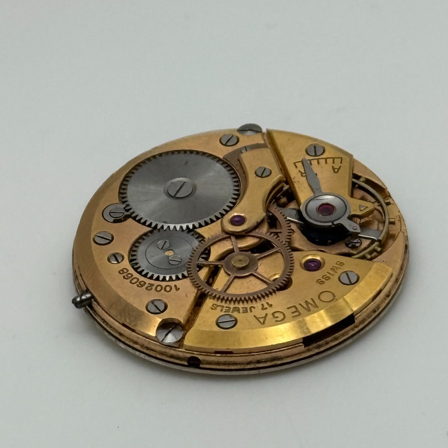 28.6mm 1940s Vintage Omega 28SC Swiss Manual Wind Watch Movement PARTS REPAIR