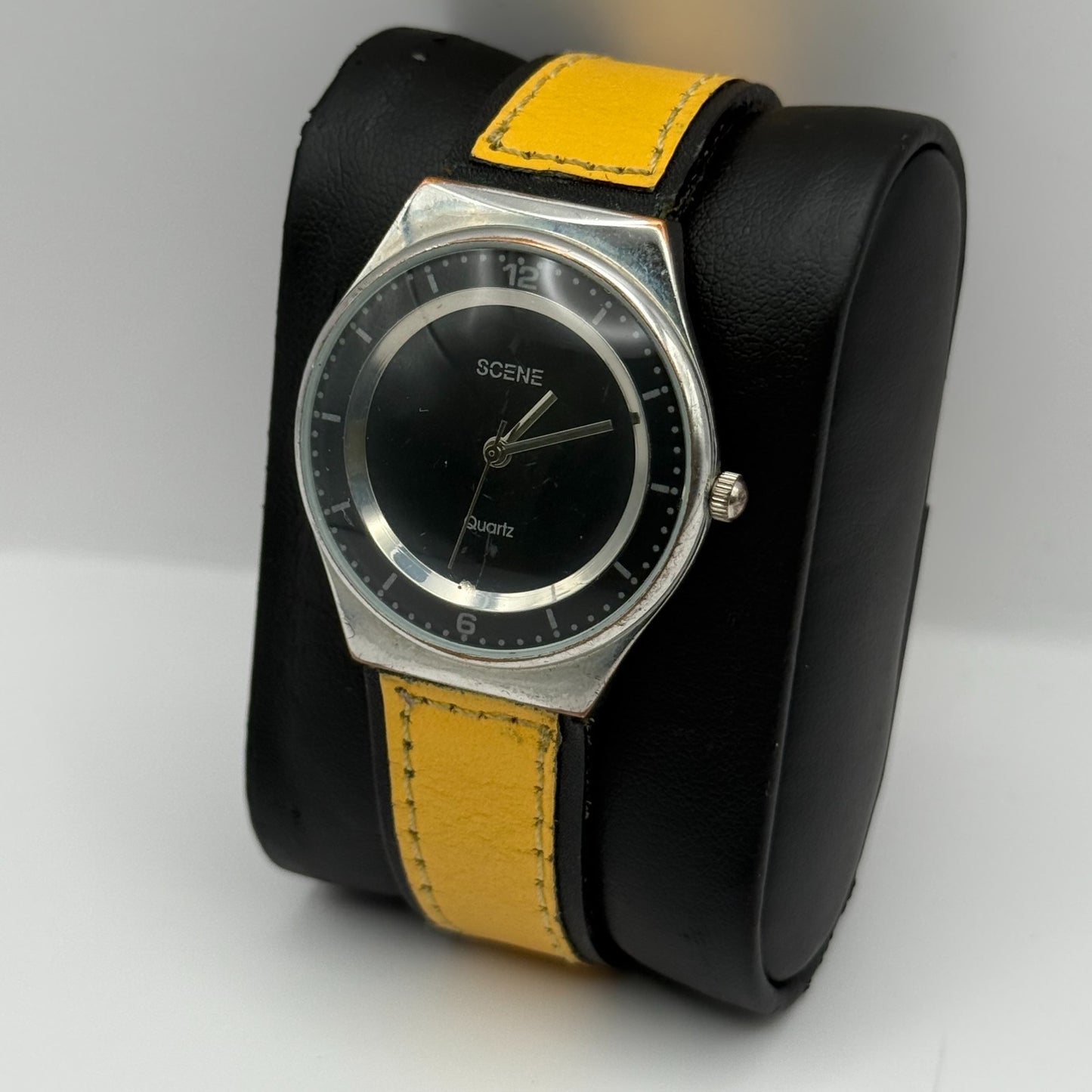 Scene Ladies Quartz Watch Black Dial Yellow Leather Strap Working 32mm