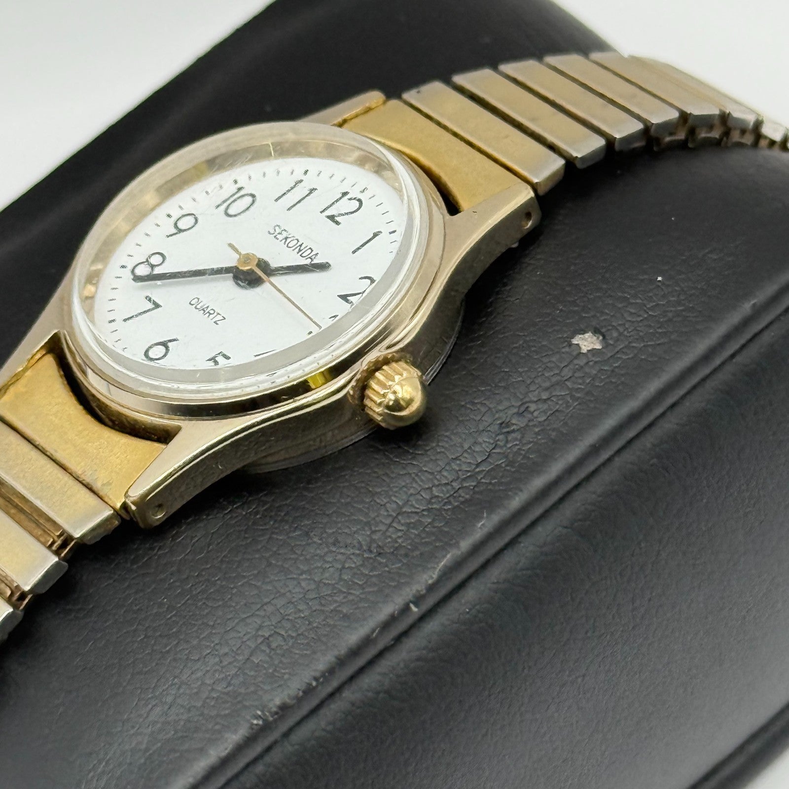 Sekonda USSR Ladies Quartz Watch White Dial Gold Tone Stretch Band Working 22mm