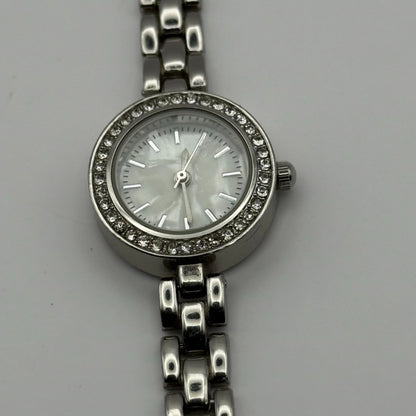 Avon Ladies Quartz Watch Mother of Pearl Dial Silver Tone Bracelet Working 21mm
