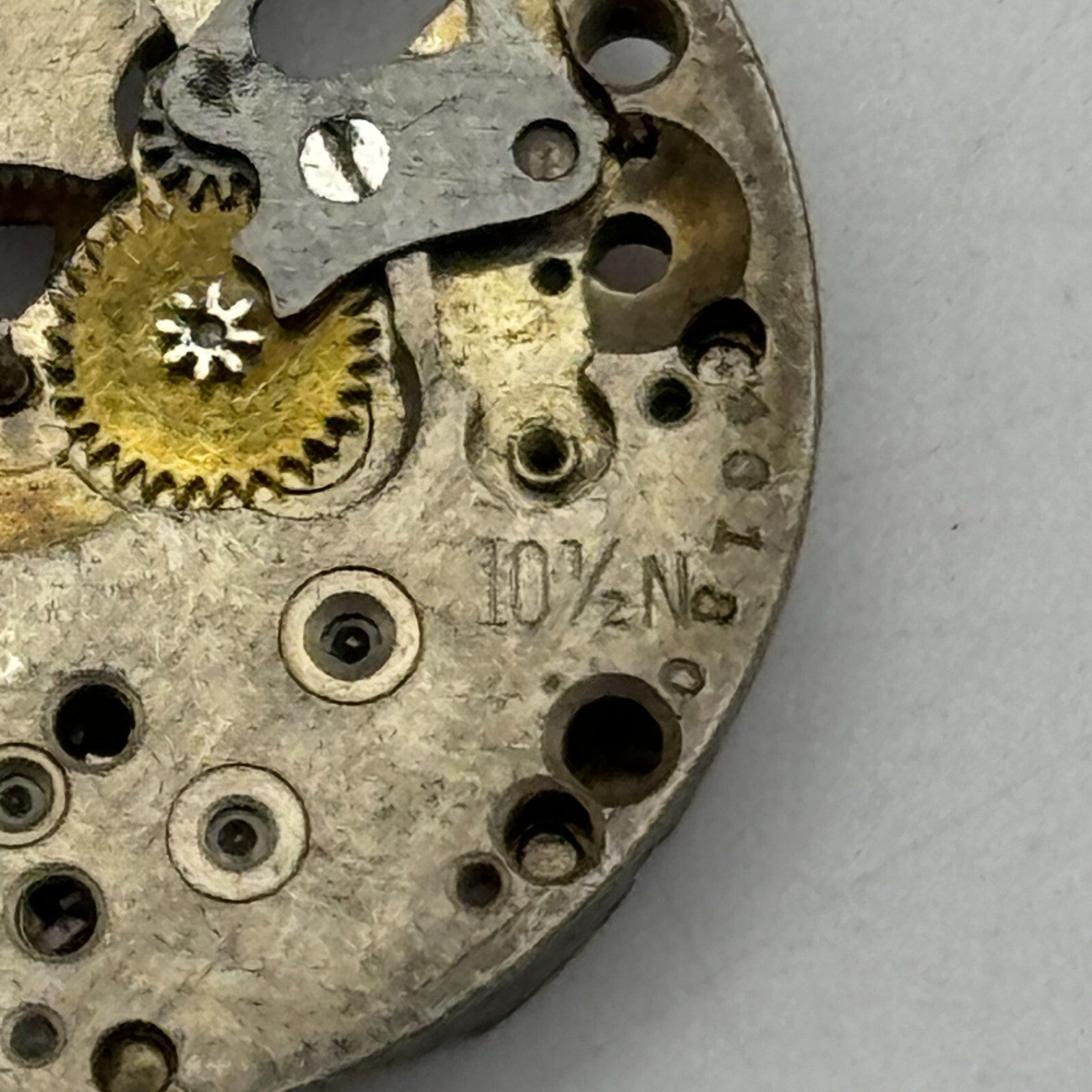 23.6mm Buren 10 1/2N Manual Wind Partial Watch Movement Swiss Vintage PARTS