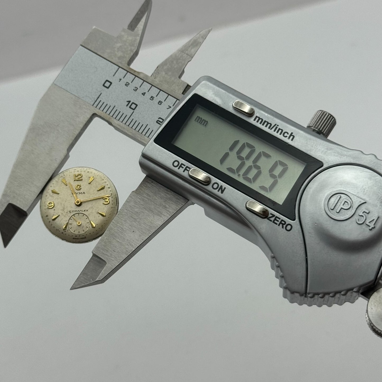 19.7mm Cyma R.424 Sub Seconds Manual Wind Watch Movement Swiss Vintage PARTS