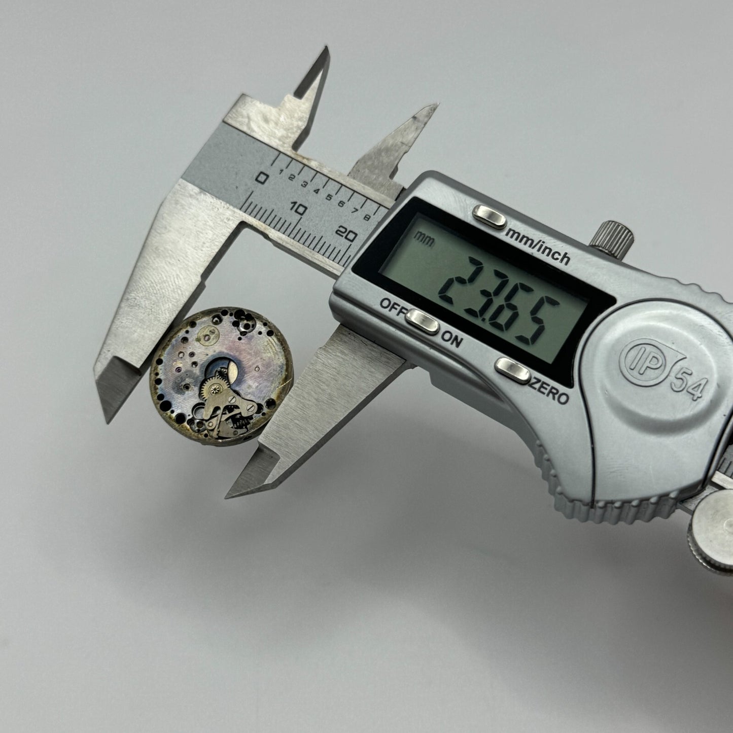 23.6mm Unidentified 15 Jewels Manual Wind Watch Movement Swiss Vintage PARTS