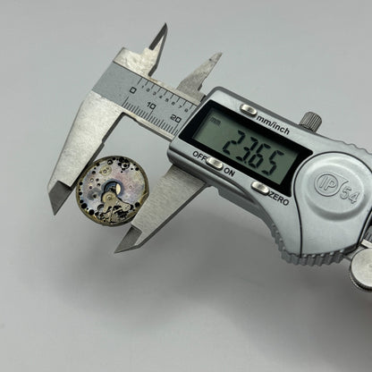 23.6mm Unidentified 15 Jewels Manual Wind Watch Movement Swiss Vintage PARTS