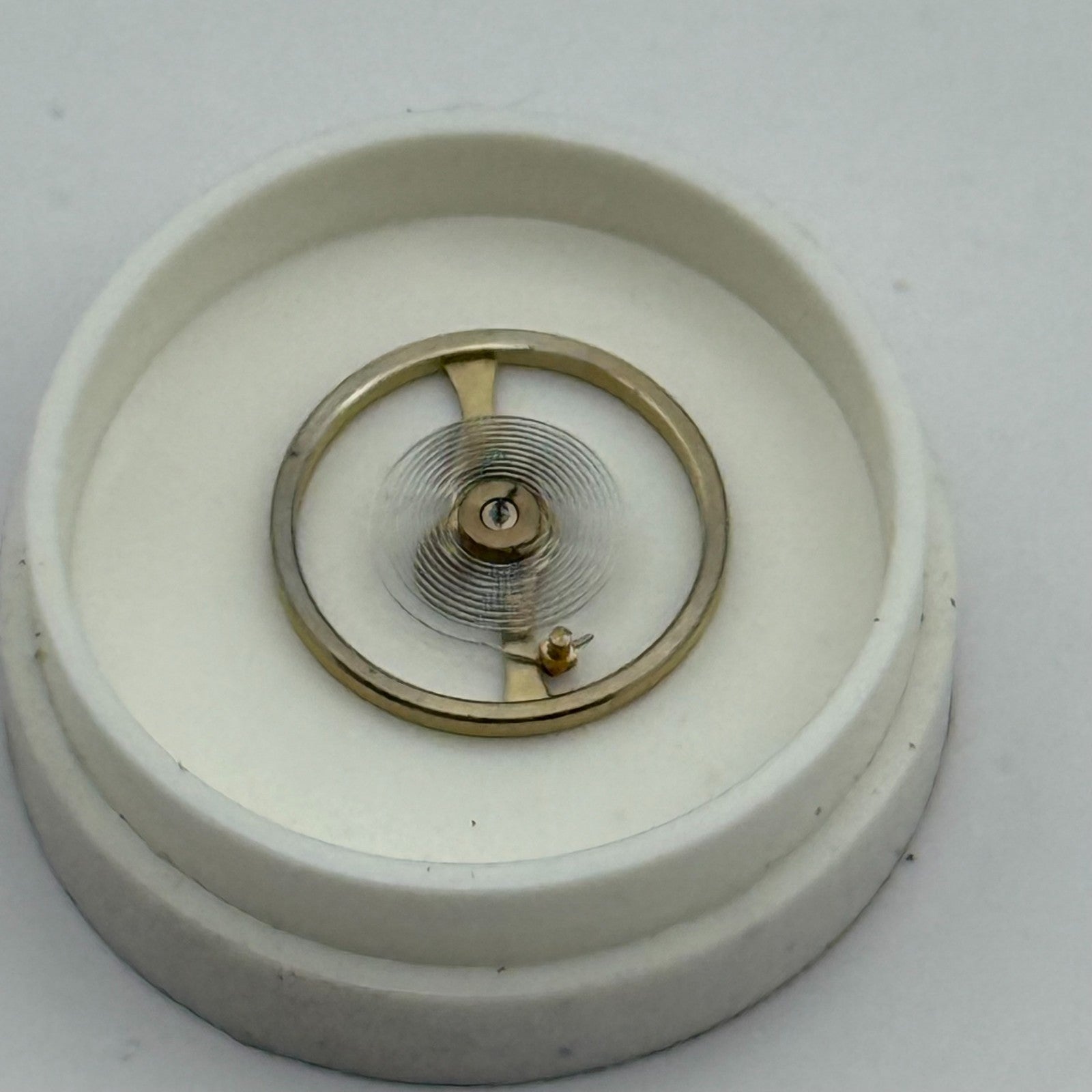 Oris 200 290 Balance Wheel Complete And Spring  332 M Watch Movement Parts NOS