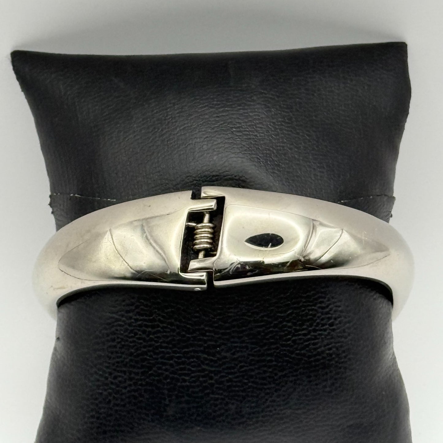 Carvel Ladies Dolphin Bangle Watch Quartz Silver Tone Working 20mm 5.5 Inches