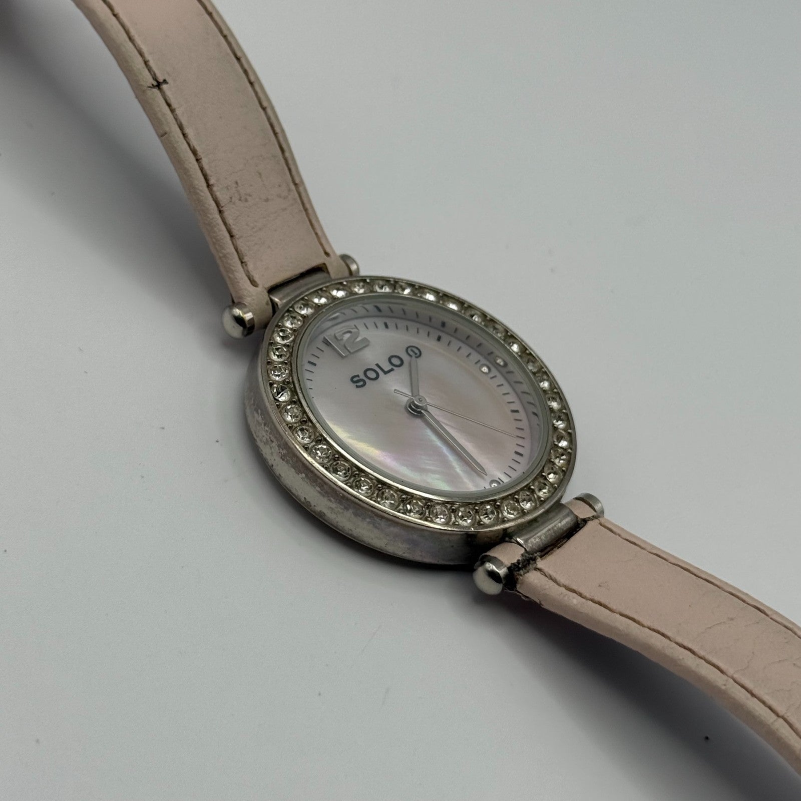 Solo Ladies Quartz Watch MOP Dial Crystal Accents Leather Strap Working 33mm