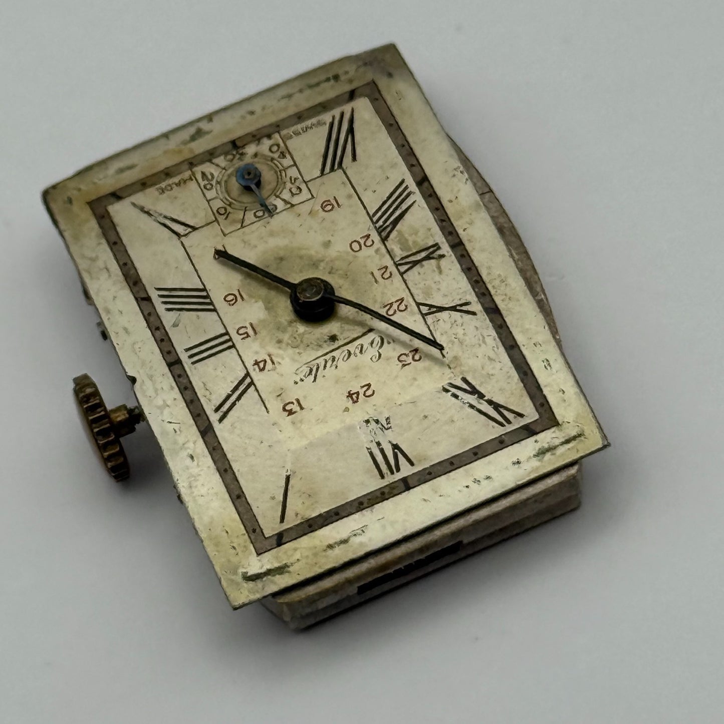 Everite 9/300 Tank Watch Movement Running 7 Jewels Manual Wind Parts 17.9mm