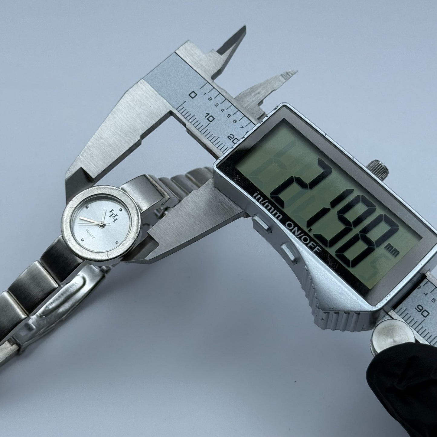 H H Ladies Quartz Watch Silver Tone Bracelet Steel Working 22mm 7 Inches