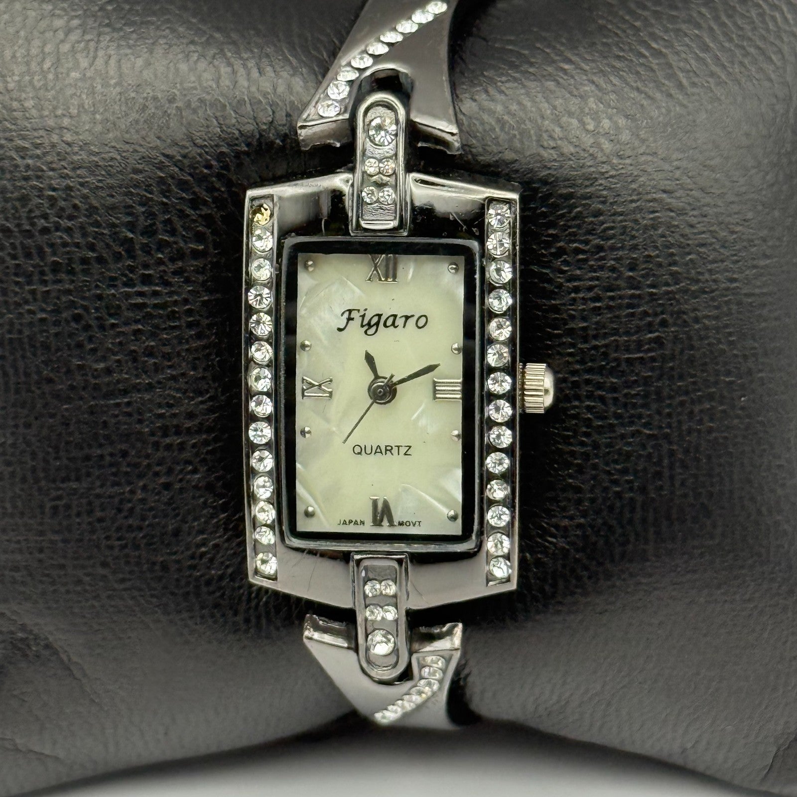 Figaro Italian Design Ladies Quartz Watch Crystal Accents Japan Working 19mm