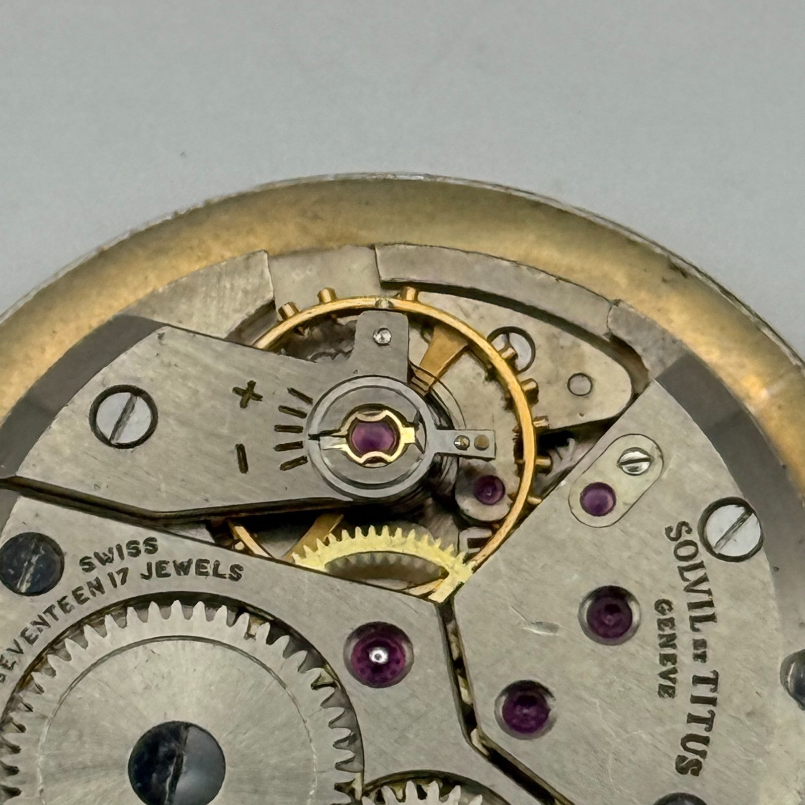 Solvil et Titus Peseux 330 Watch Movement Manual Wind Vintage Swiss Parts 25.9mm