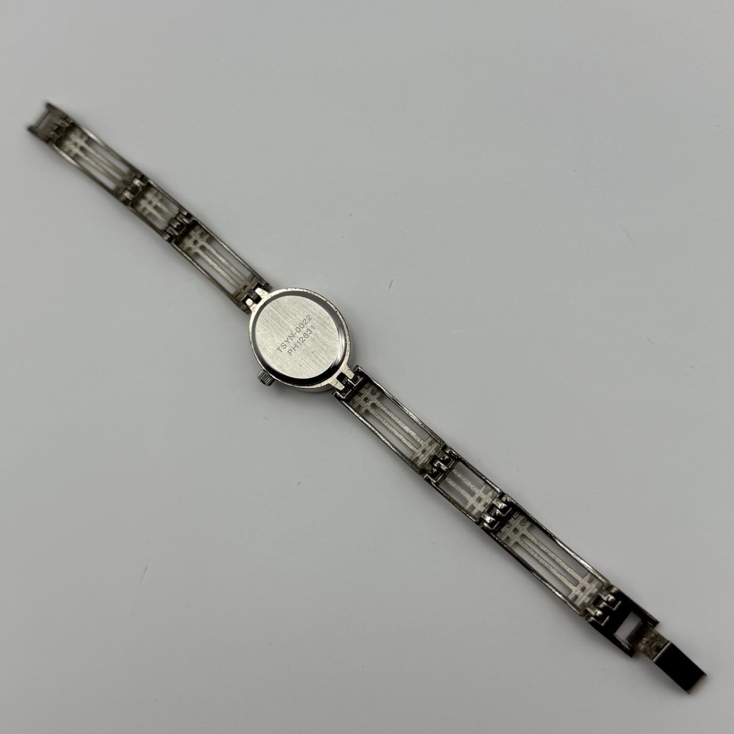 Ladies Quartz Watch Oval White Dial Silver Tone Bracelet Working 18mm 6 Inches
