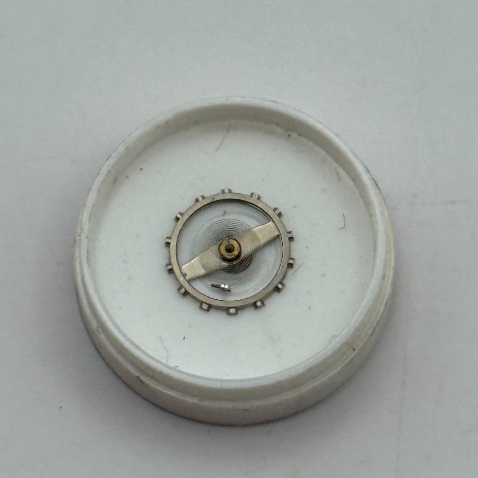 Brac 2051 Balance Wheel Complete And Spring 5¼’’’ 975 M Watch Movement Parts NOS