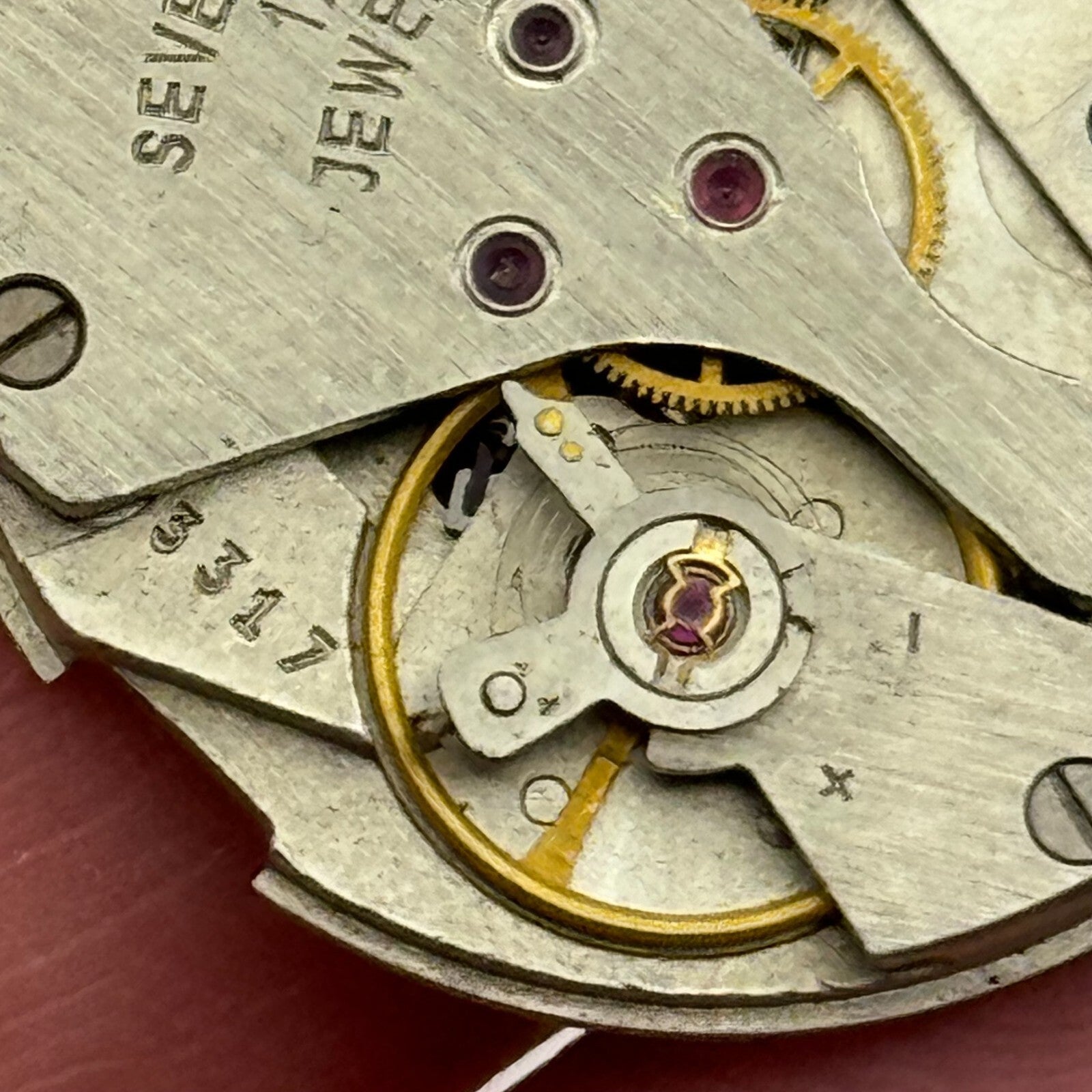 26.9mm Unidentified 3317 Manual Wind 17 Jewels Watch Movement Vintage PARTS