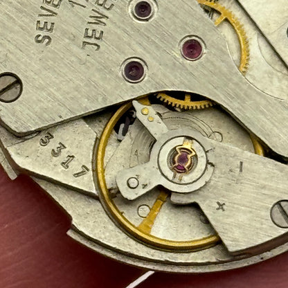 26.9mm Unidentified 3317 Manual Wind 17 Jewels Watch Movement Vintage PARTS