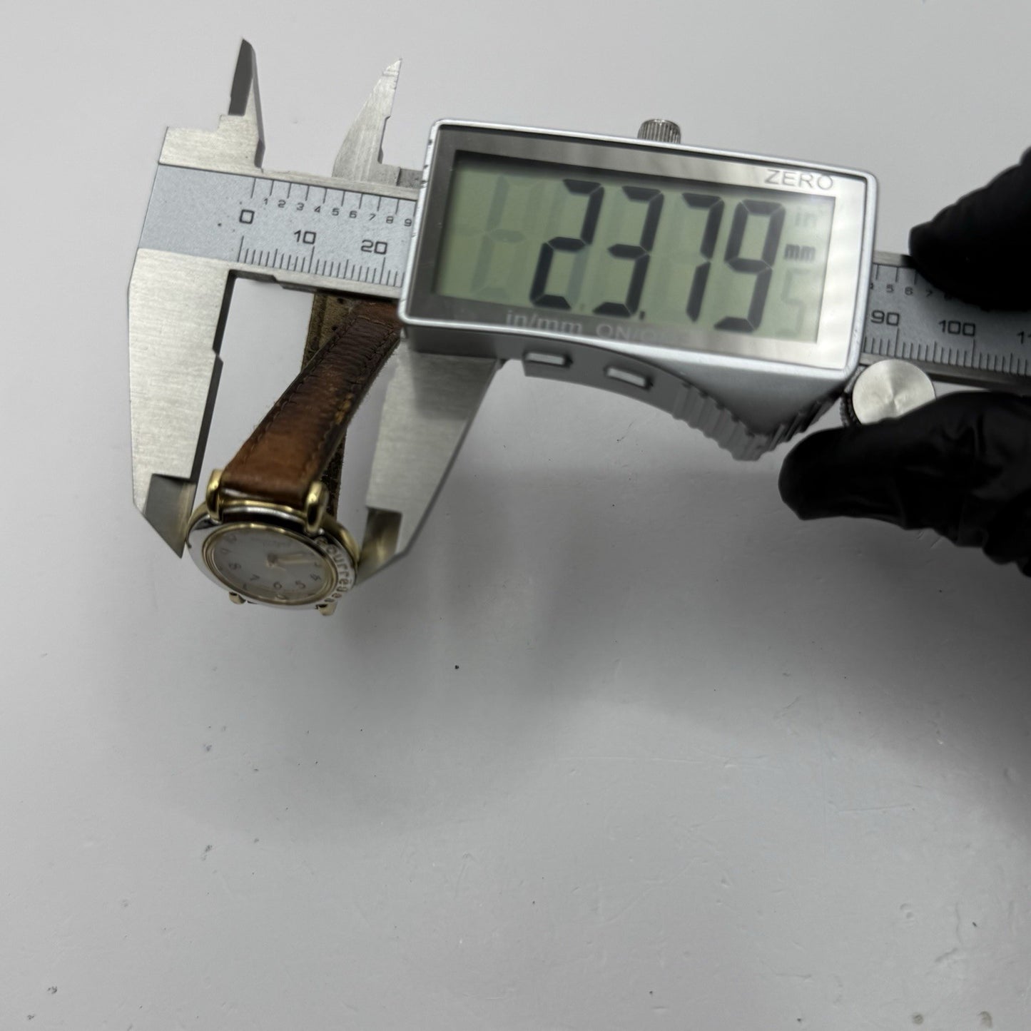 23mm Working Ladies Vintage Courreges Paris V401-0700 White Dial Quartz Watch