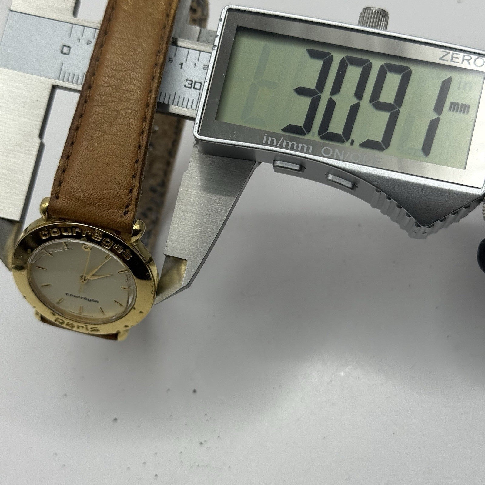 30mm Working Ladies Vintage Courreges Paris 5Y31-1000 Gold Plated Quartz Watch